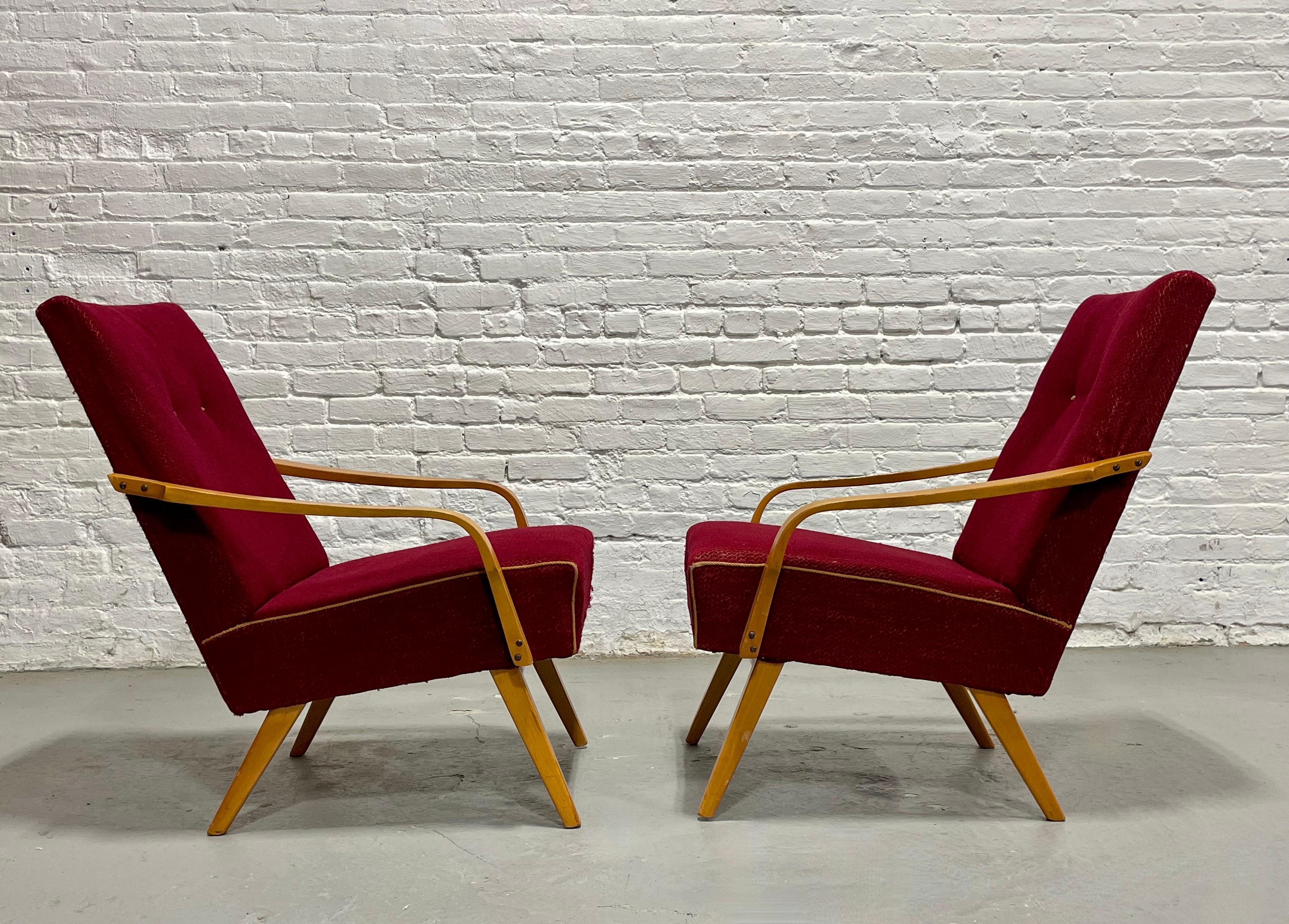 Milieu du XXe siècle PAIRE - Chaises longues modernes du milieu du siècle par Jaroslav Smidek, fabriquées en République tchèque, années 1960 en vente