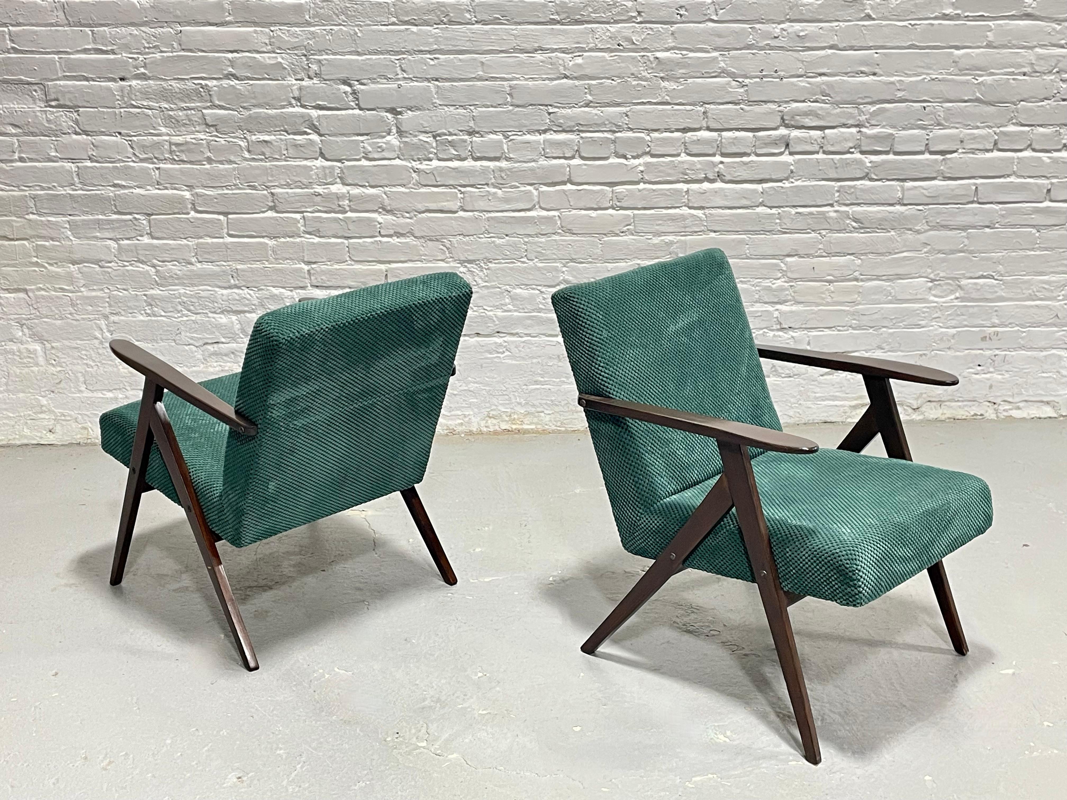 PAIRE - Chaises longues modernes du milieu du siècle, Model B-310 - Fabriquées en Pologne, c. 1960s. en vente 4