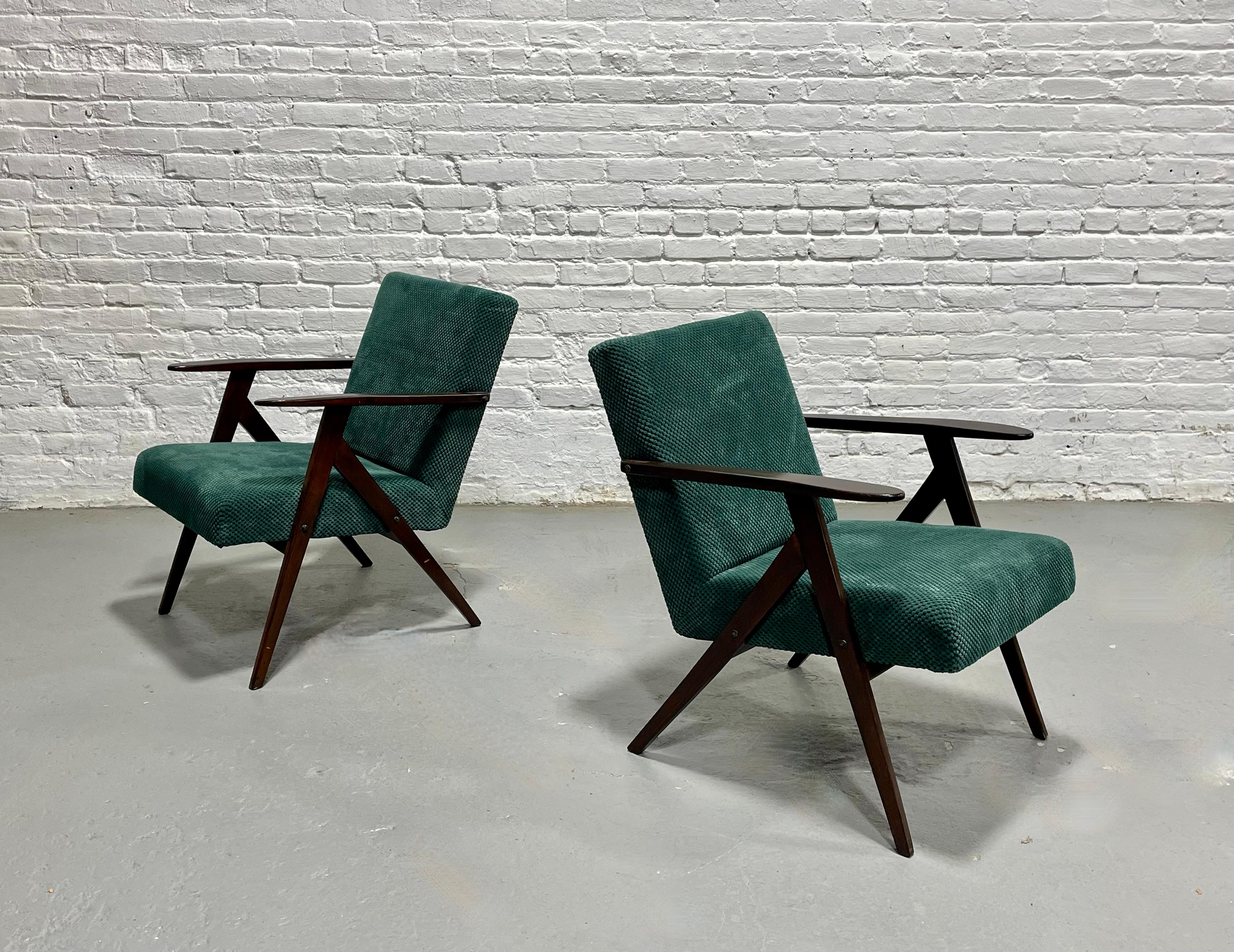 PAIRE - Chaises longues modernes du milieu du siècle, Model B-310 - Fabriquées en Pologne, c. 1960s. en vente 8