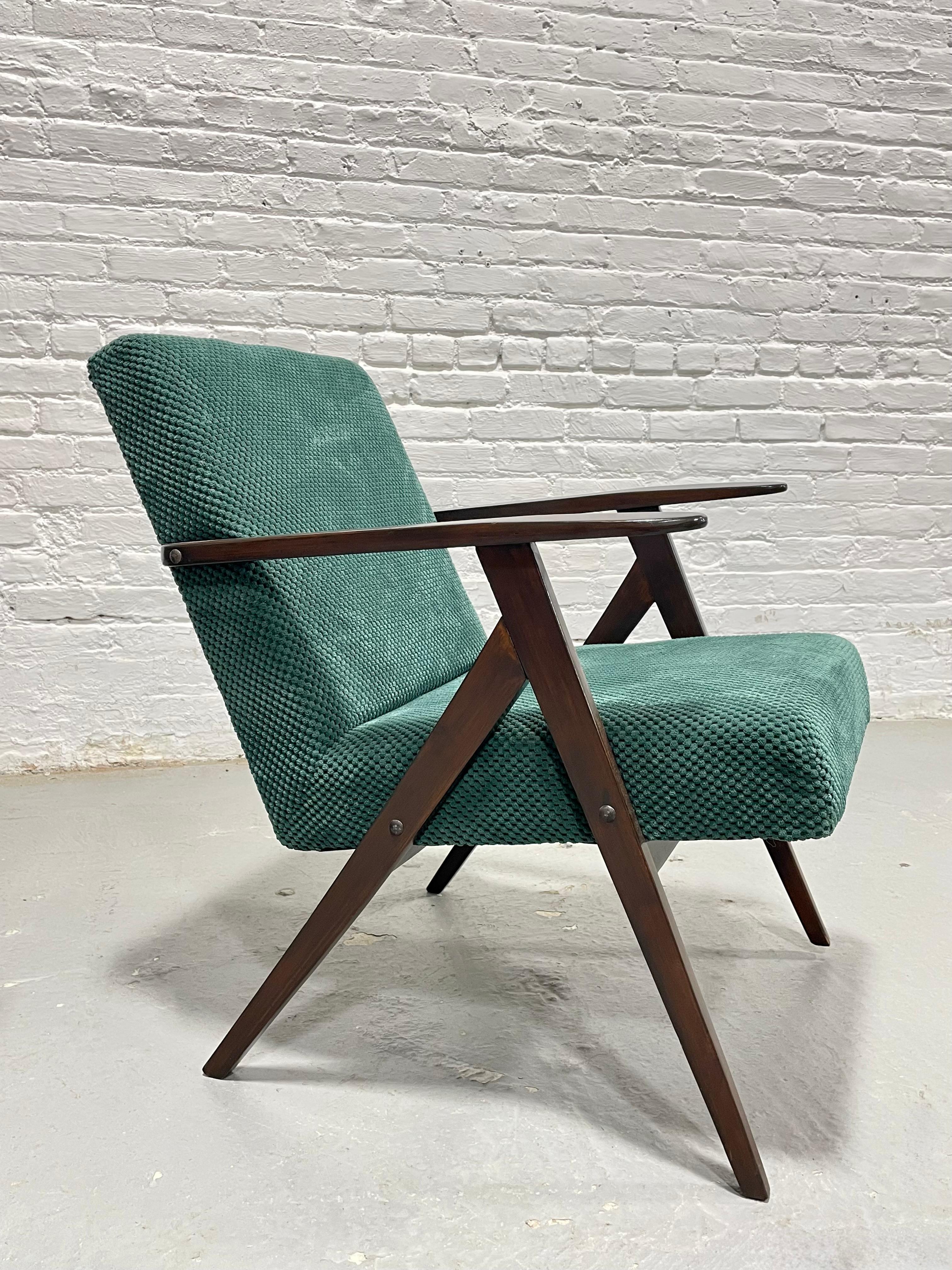 PAIRE - Chaises longues modernes du milieu du siècle, Model B-310 - Fabriquées en Pologne, c. 1960s. en vente 2