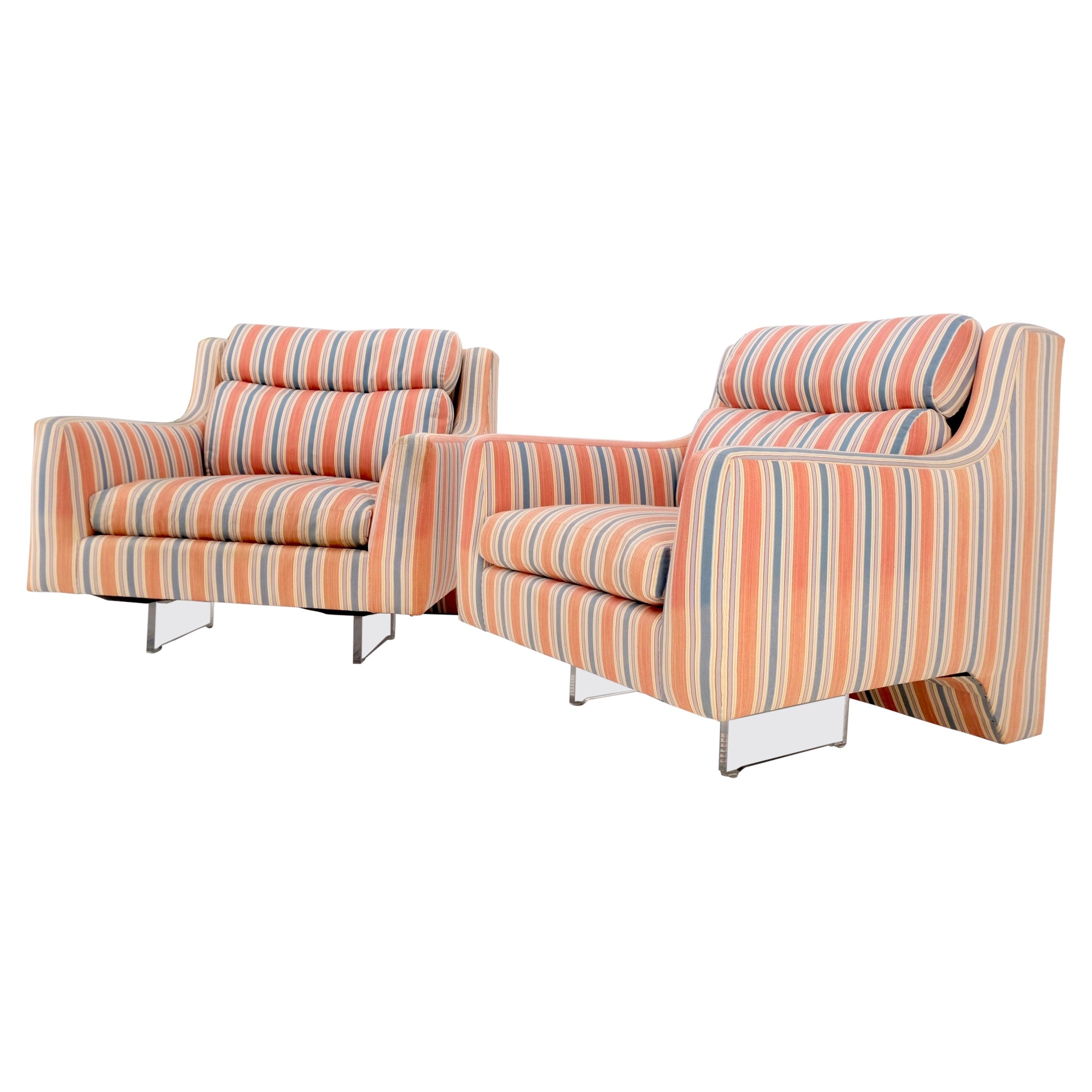 Pareja de sillones de salón flotantes con base de lucita Mid Century Modern