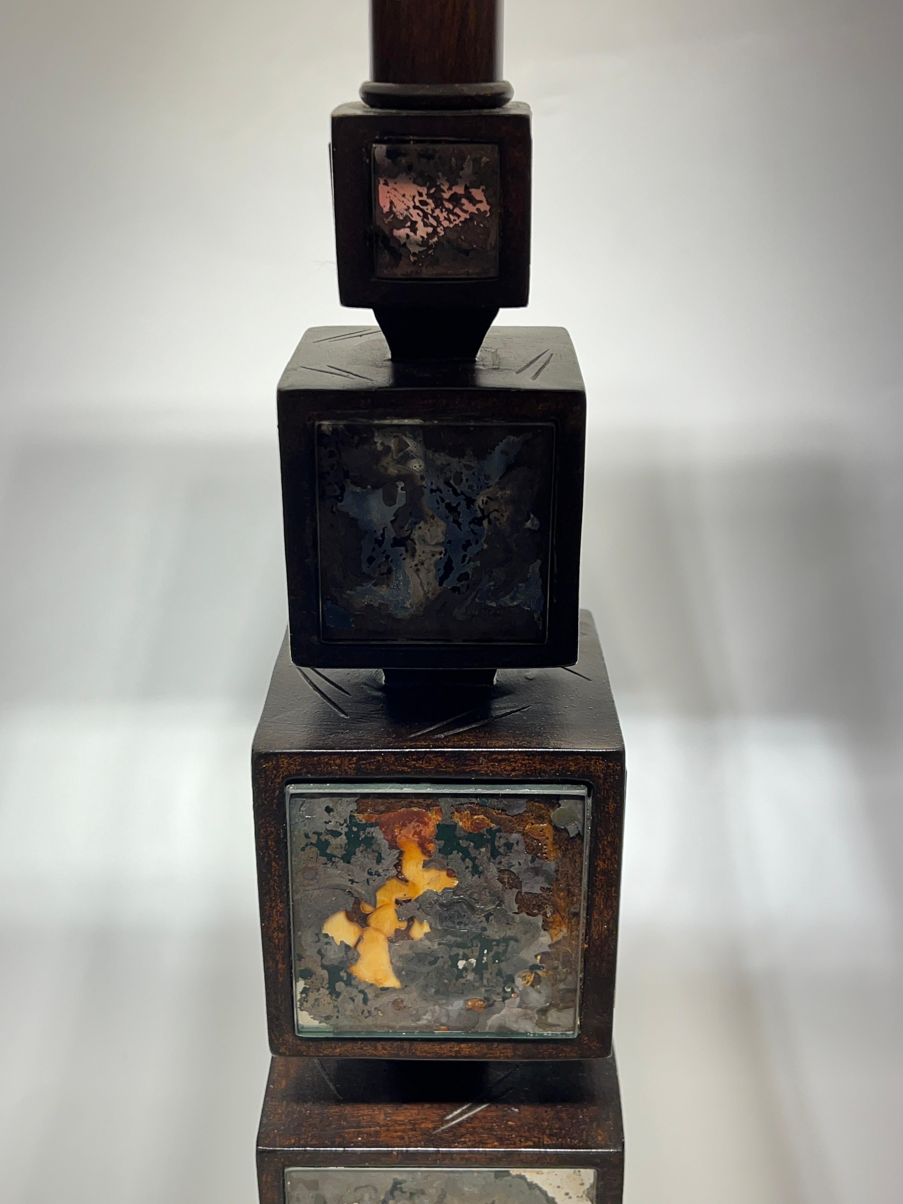 Paire de lampes de bureau modernes du milieu du siècle dernier en verre miroir et bois en vente 3