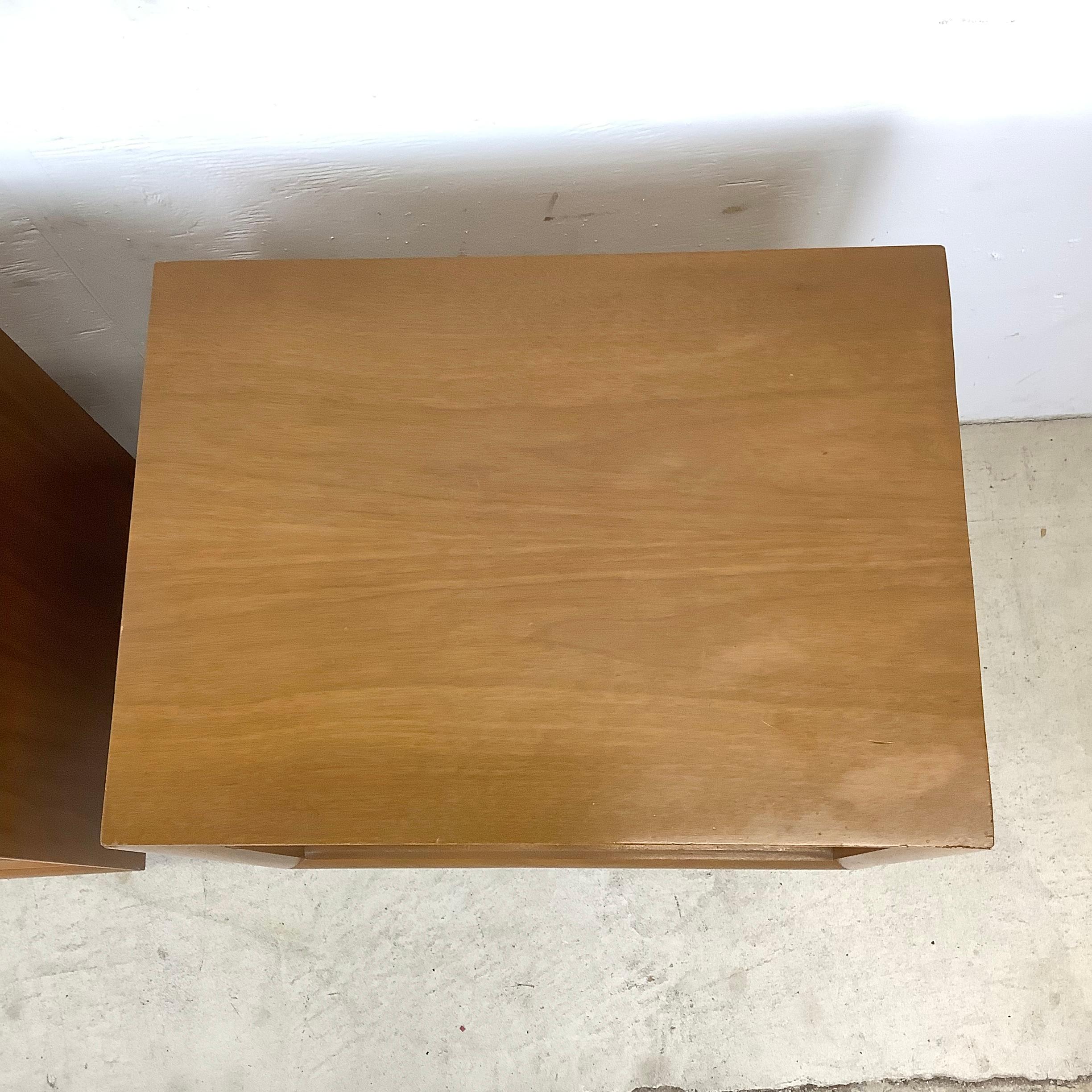 Pair Mid-Century Modern Nightstands by Kroehler 2