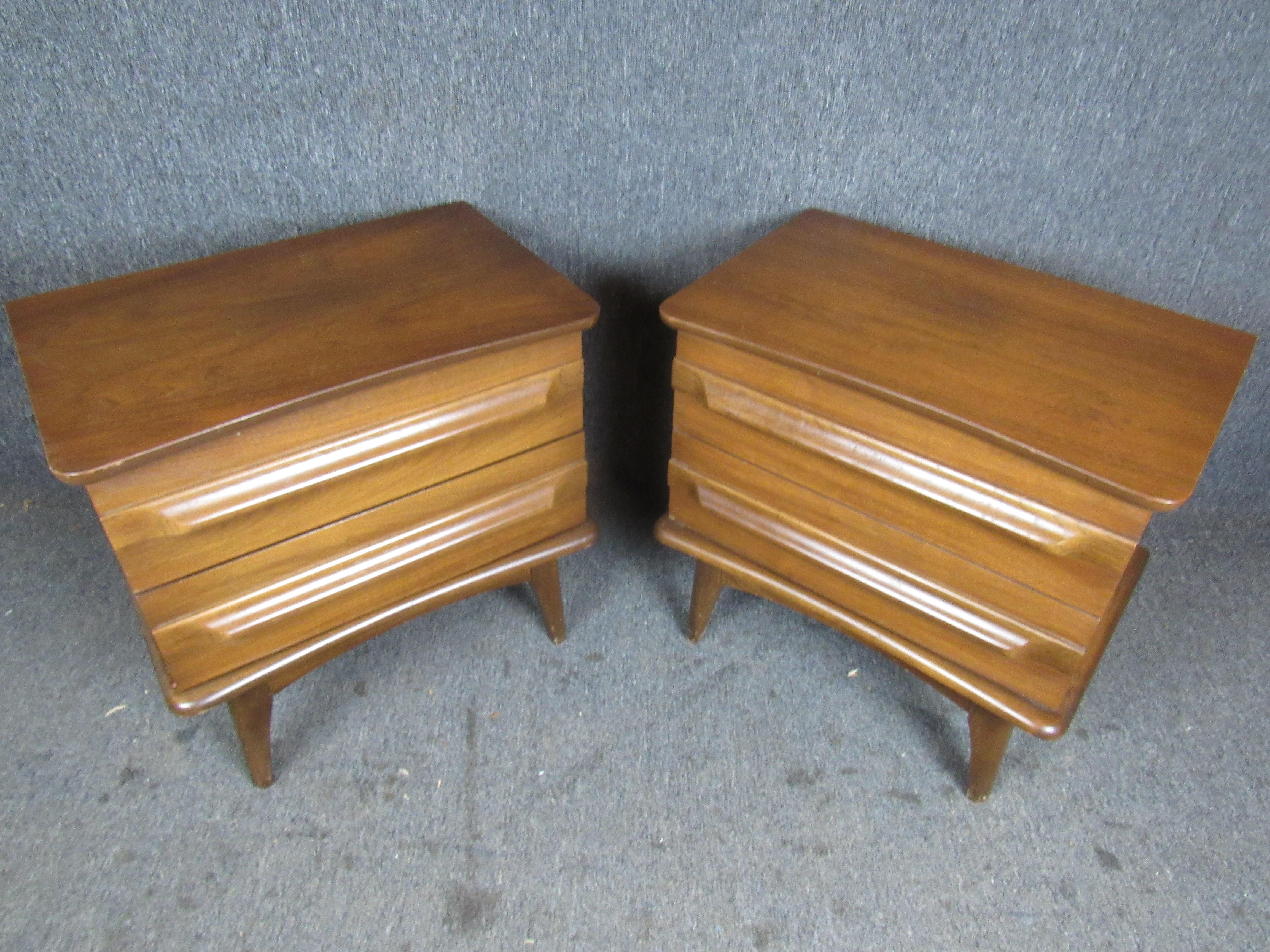 Pair Mid-Century Modern nightstands. These nightstands offer a Classic mid century design given the drawer pull that extends across the face of the nightstands. These nightstands are a perfect combination of beauty and functionality fit for any