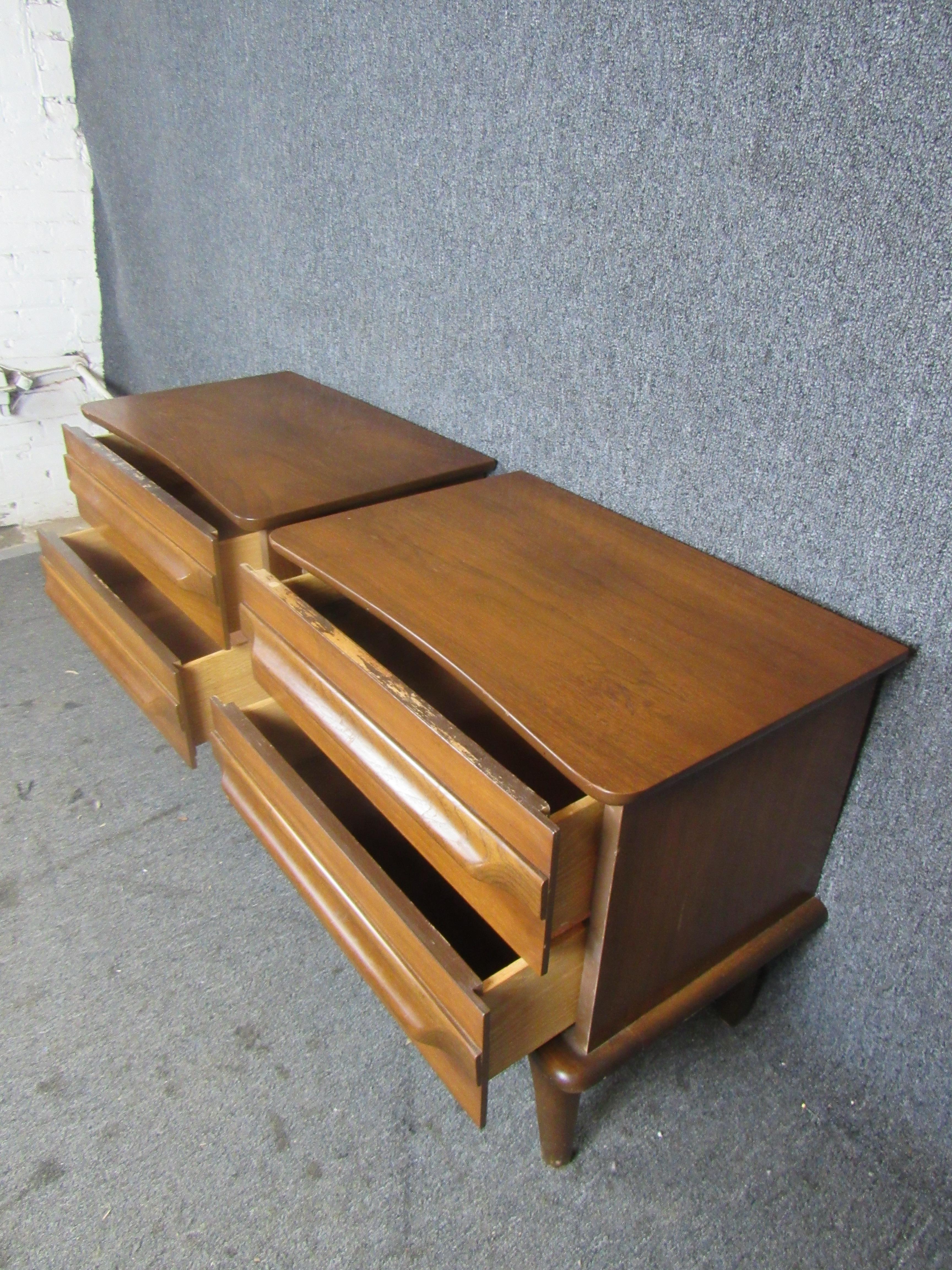 Pair Mid-Century Modern Nightstands In Good Condition For Sale In Brooklyn, NY