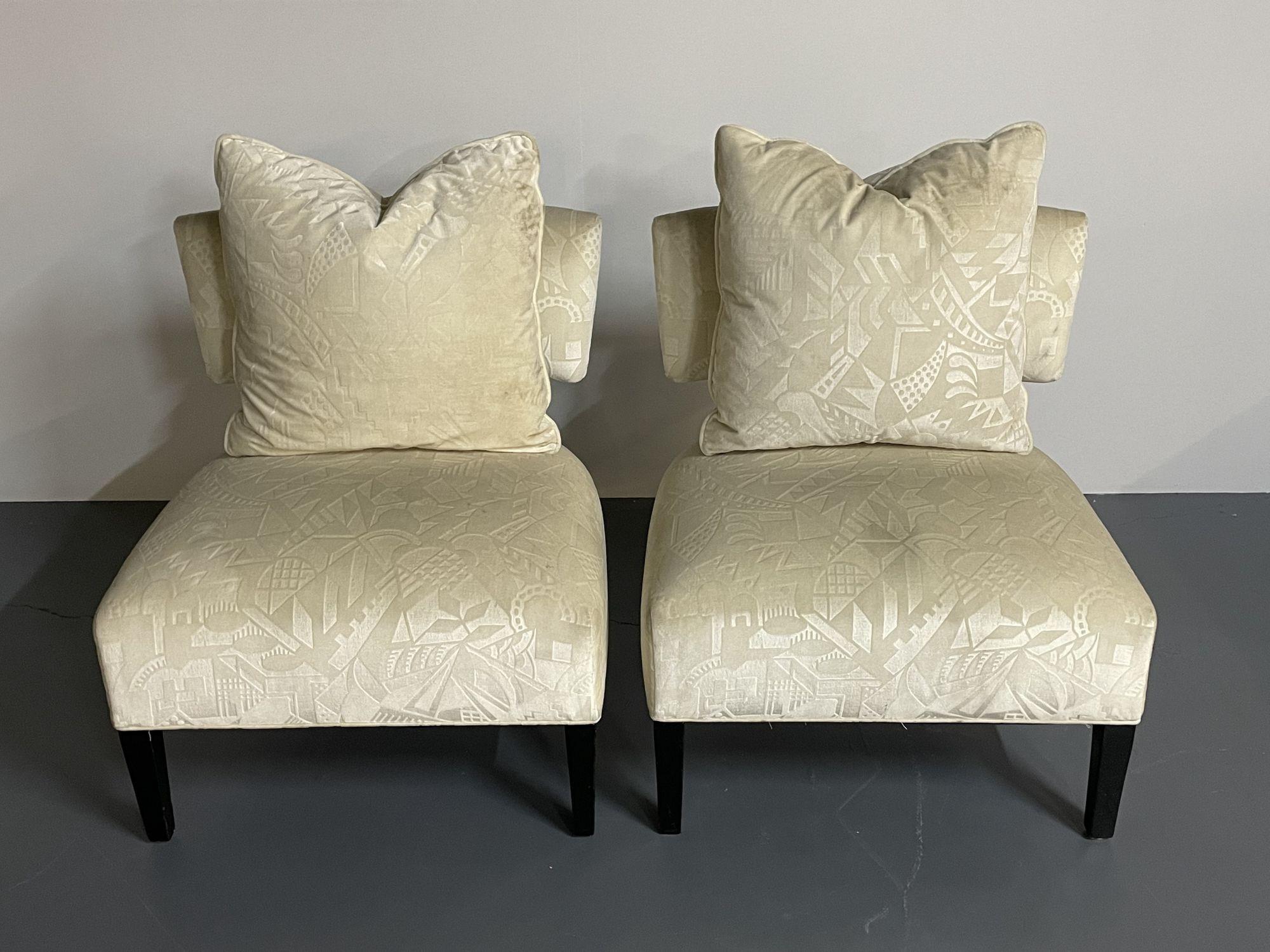 Paar Mid-Century Modern organische Form Harvey Probber  style Lounge / Slipper Stuhl
 
Ein Paar amerikanischer Designer-Lounge- oder Pantoffelstühle im Modernismus. Jedes auf Ebenholzbeinen mit einem hochgezogenen, atemberaubenden weißen,