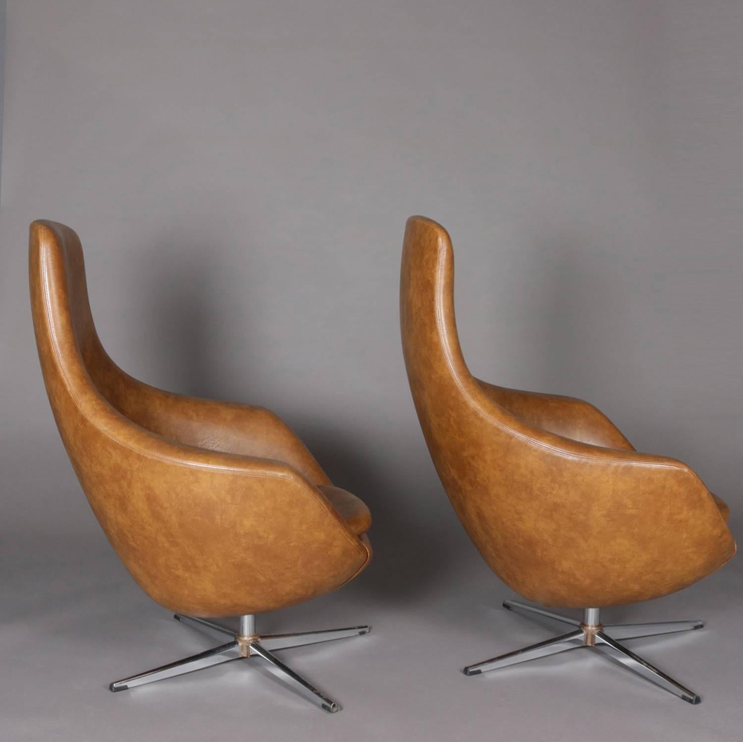 Dutch Pair of Mid-Century Modern Overman School Womb or Egg Swivel Club Chairs