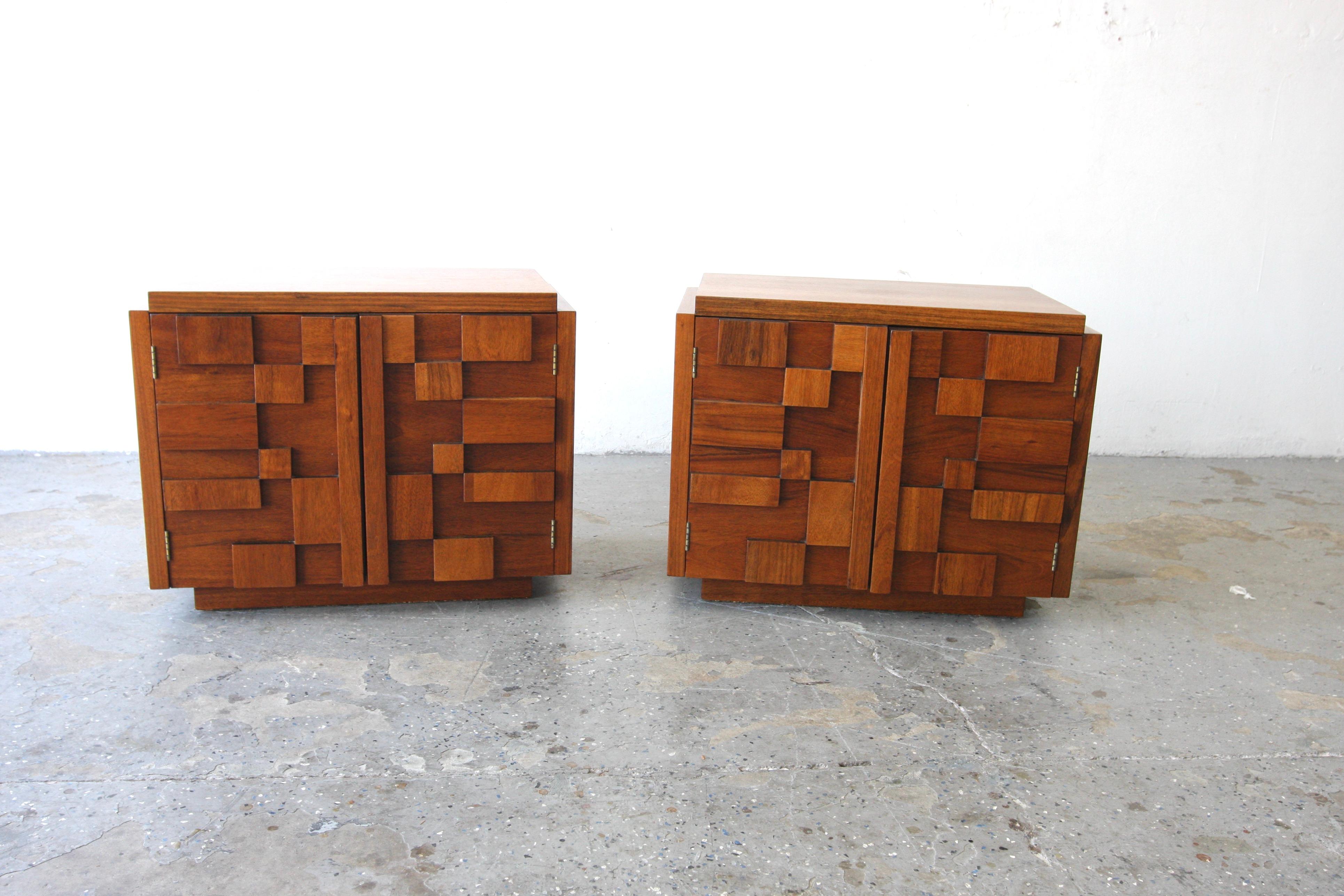 Late 20th Century Pair Mid-Century Modern Paul Evans Style Lane Staccato Brutalist Nightstands For Sale
