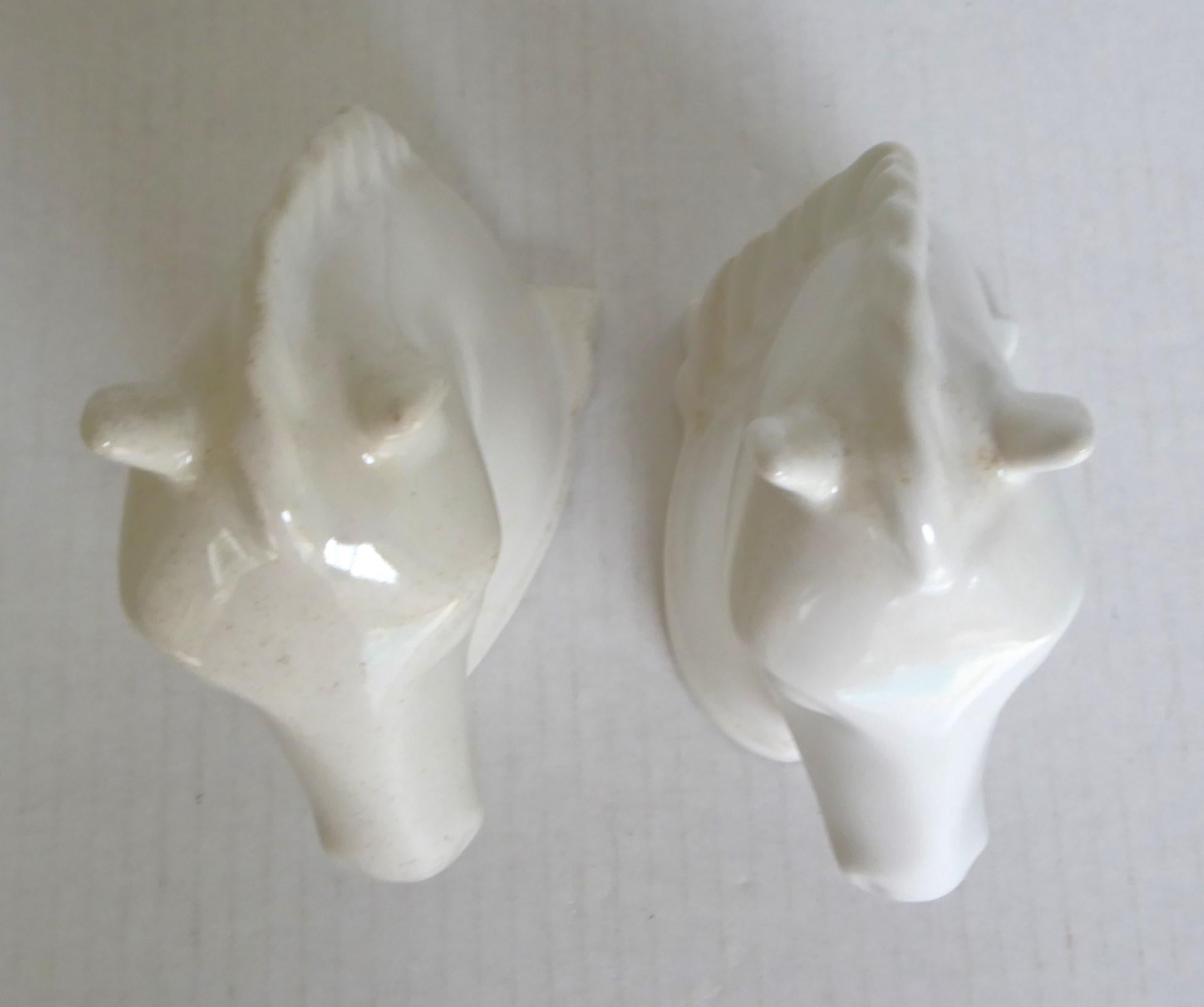 Pair Mid Century Modern Pottery White Horse Head Bookends Abingdon Pottery 1940s In Good Condition For Sale In Miami, FL