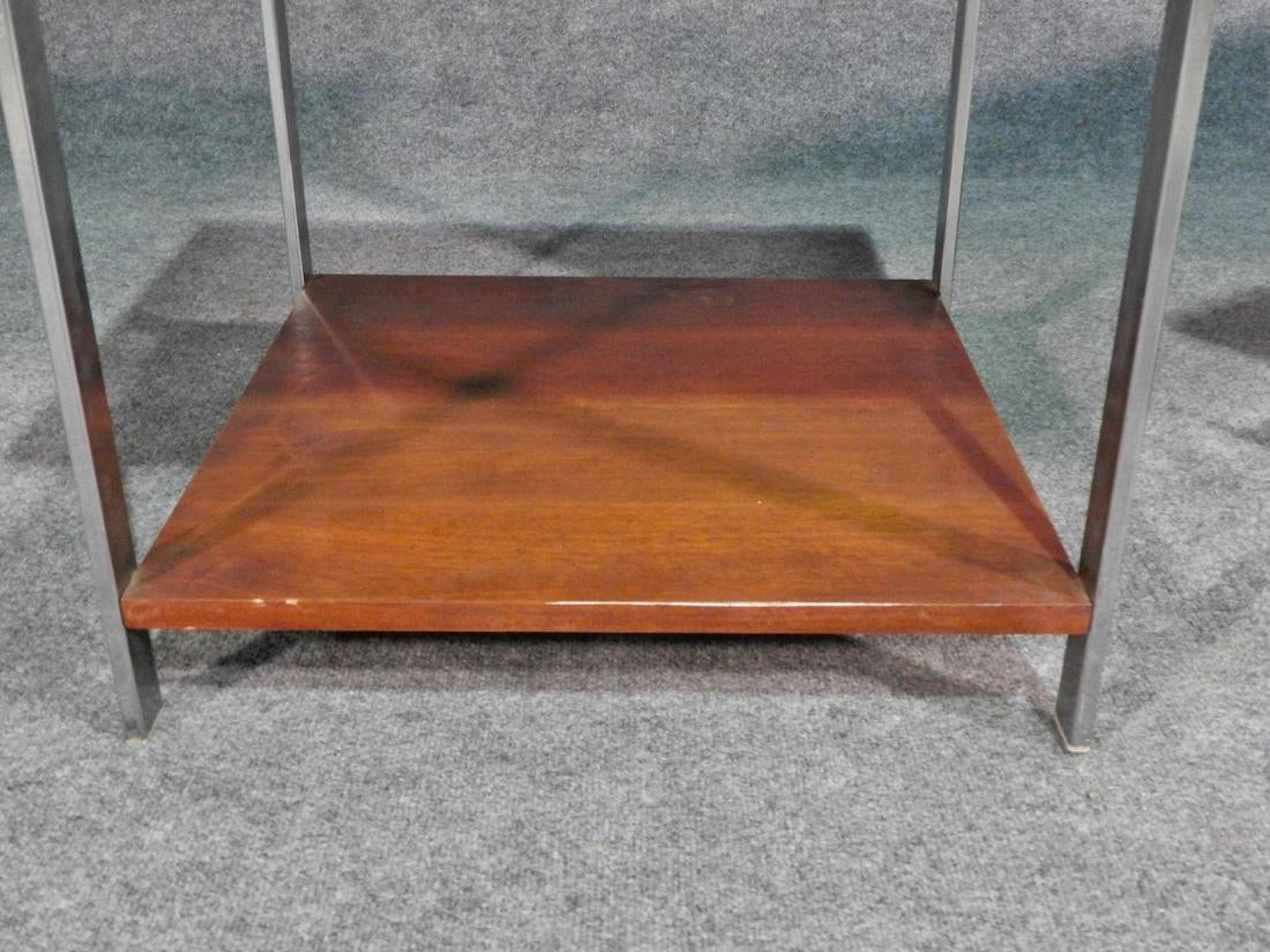 Mid-Century Modern Pair of Midcentury Modern Side Tables For Sale