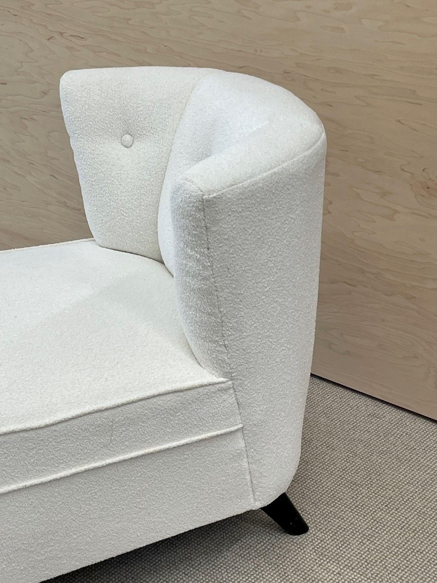 Paar Mid-Century Modern Slipper/Lounge Chairs, Amerikanisch, Bouclé, Paar Low Profie im Angebot 1