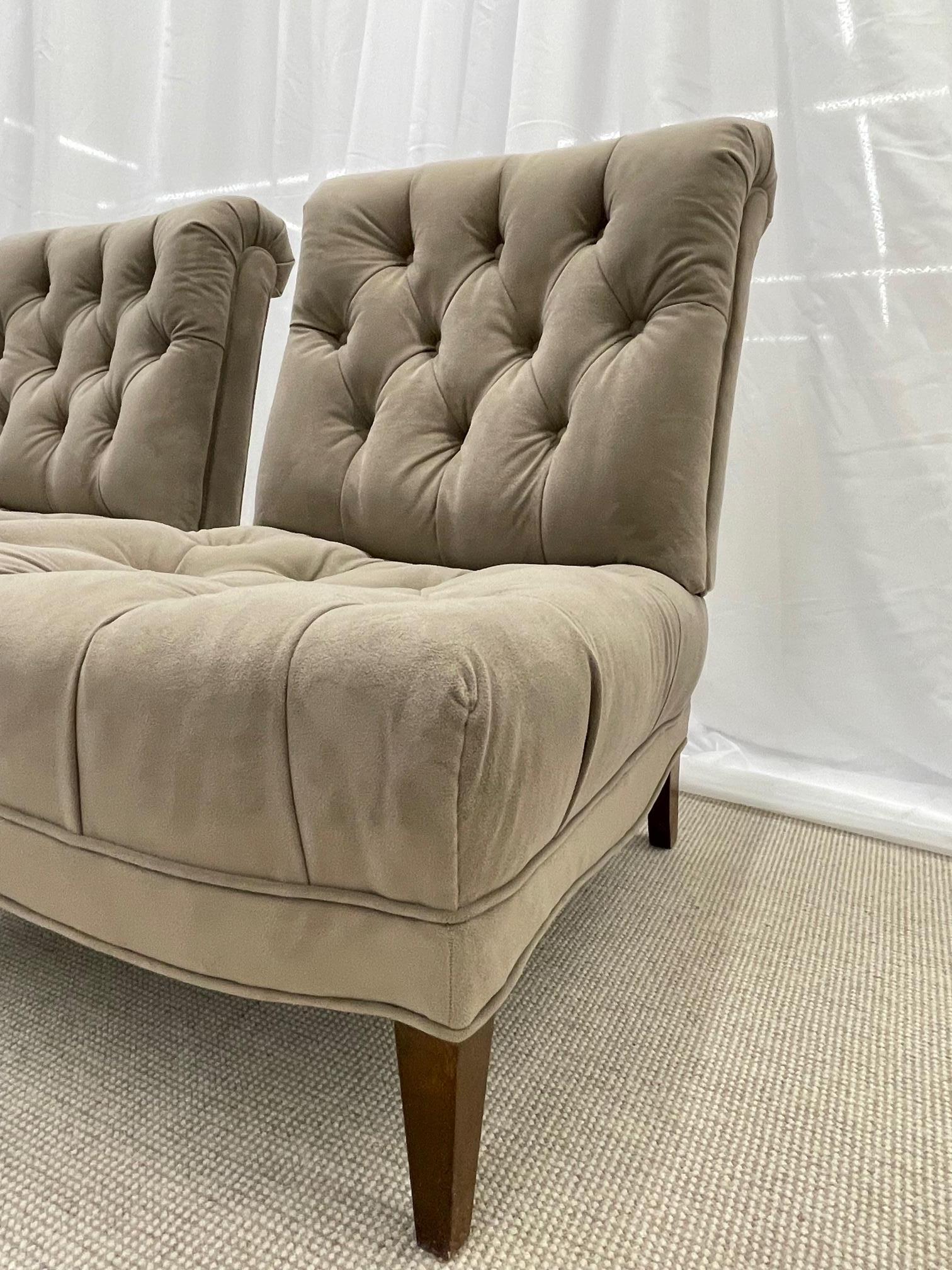 Paar Mid-Century Modern Slipper/Lounge-Stühle, amerikanischer Designer, getuftet, Wildleder	 im Zustand „Gut“ im Angebot in Stamford, CT