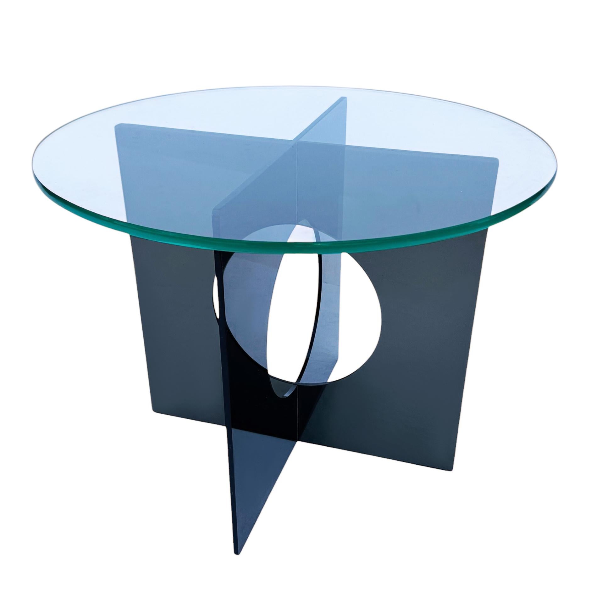 Pair Mid-Century Modern Smoked Acrylic Lucite and Glass Side or End Tables In Good Condition In Philadelphia, PA