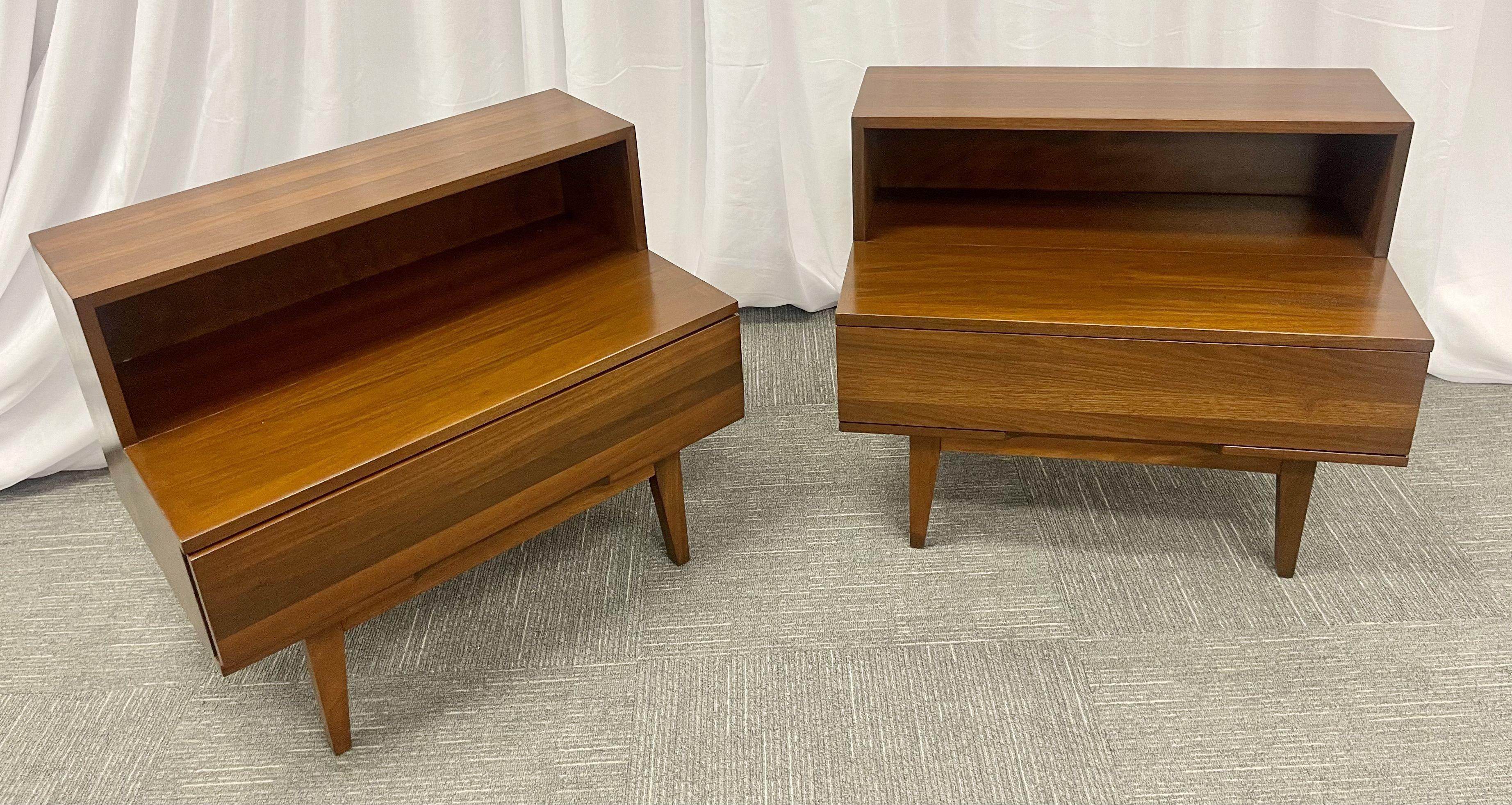 Pair Mid-Century Modern Step End Tables/Nightstands, Nakashima Style, American In Good Condition In Manhasset, NY
