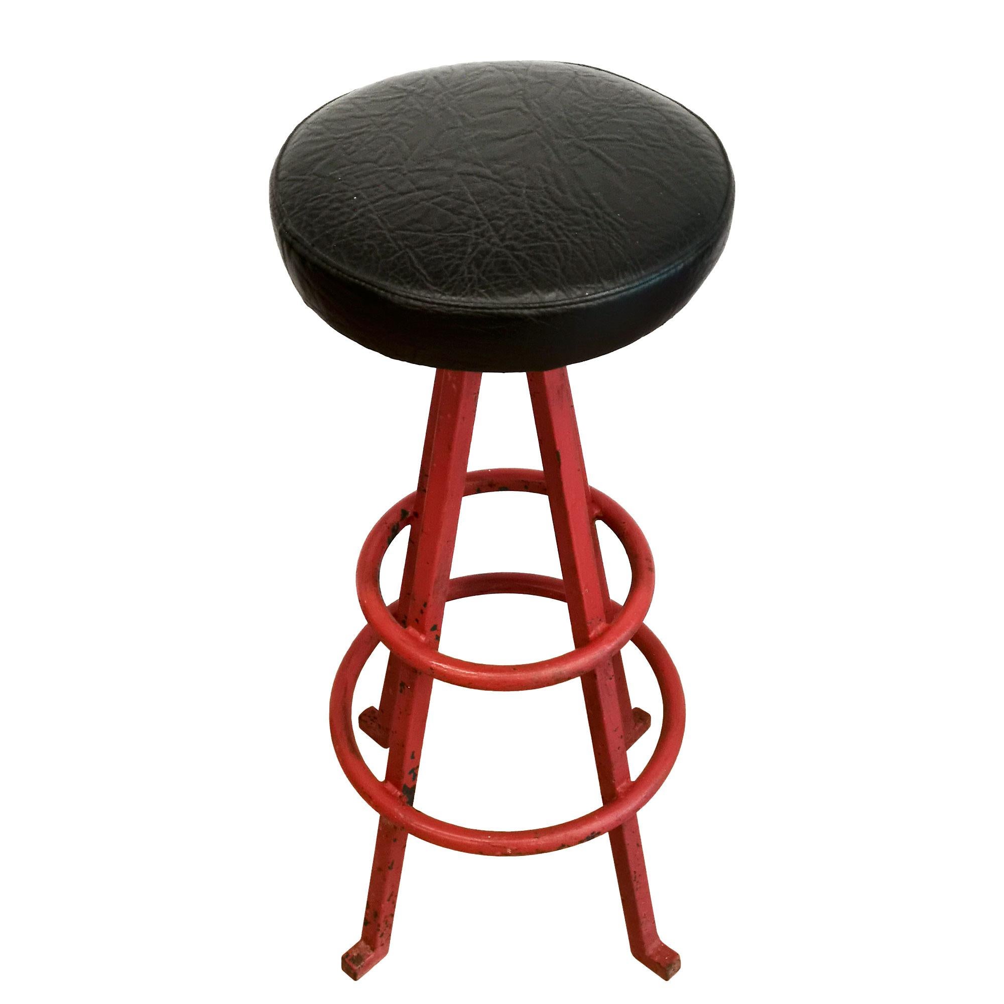 Pair of bar stools, red painted steel and original black leatherette.
Spain, Barcelona c. 1960

Diameter base cm 40/ seat 30 x 75
Diameter base inches 15.75/ seat 11.81 x 29.53.