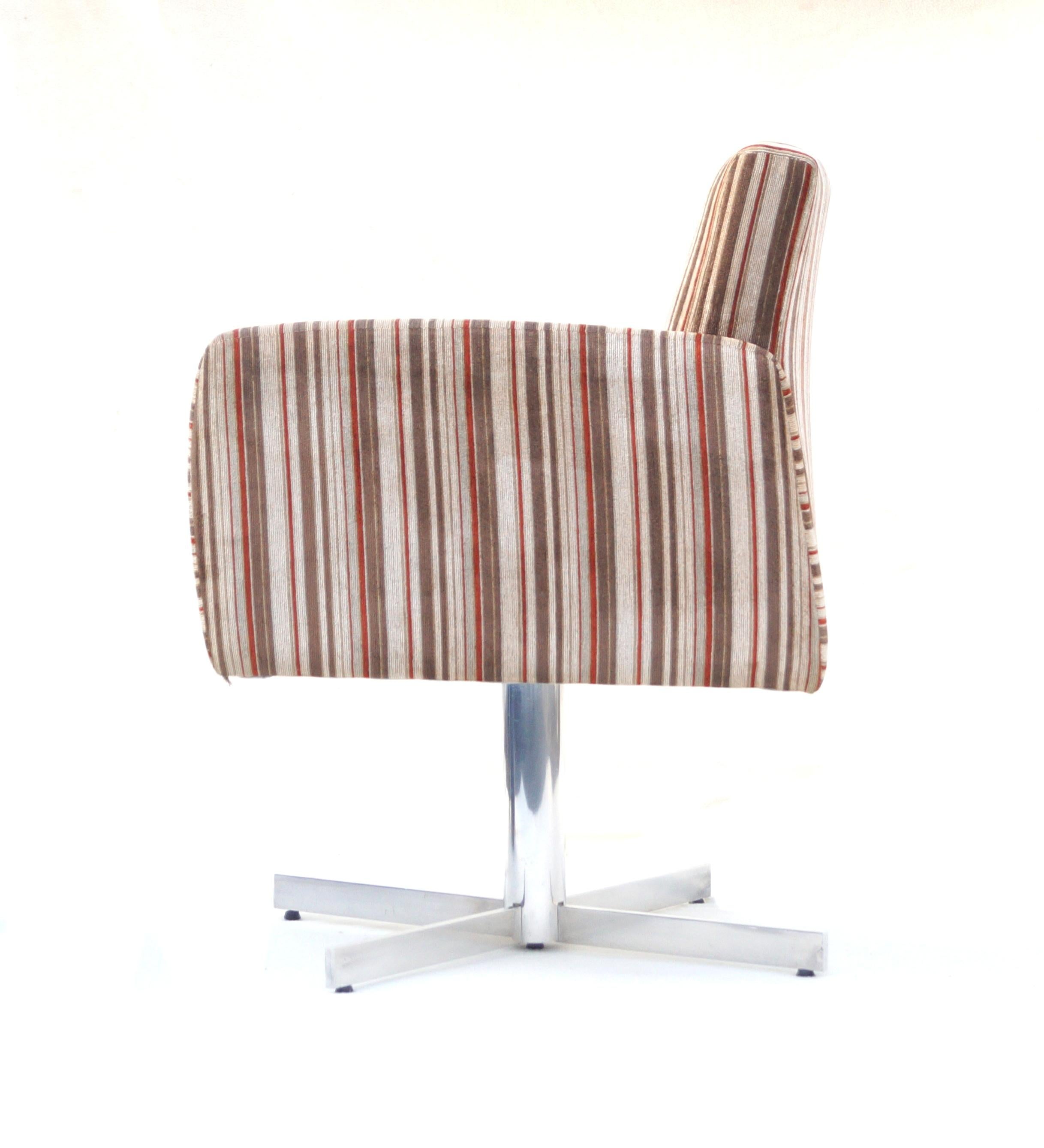 Fabric Pair of Mid-Century Modern Swivel Lounge Chairs