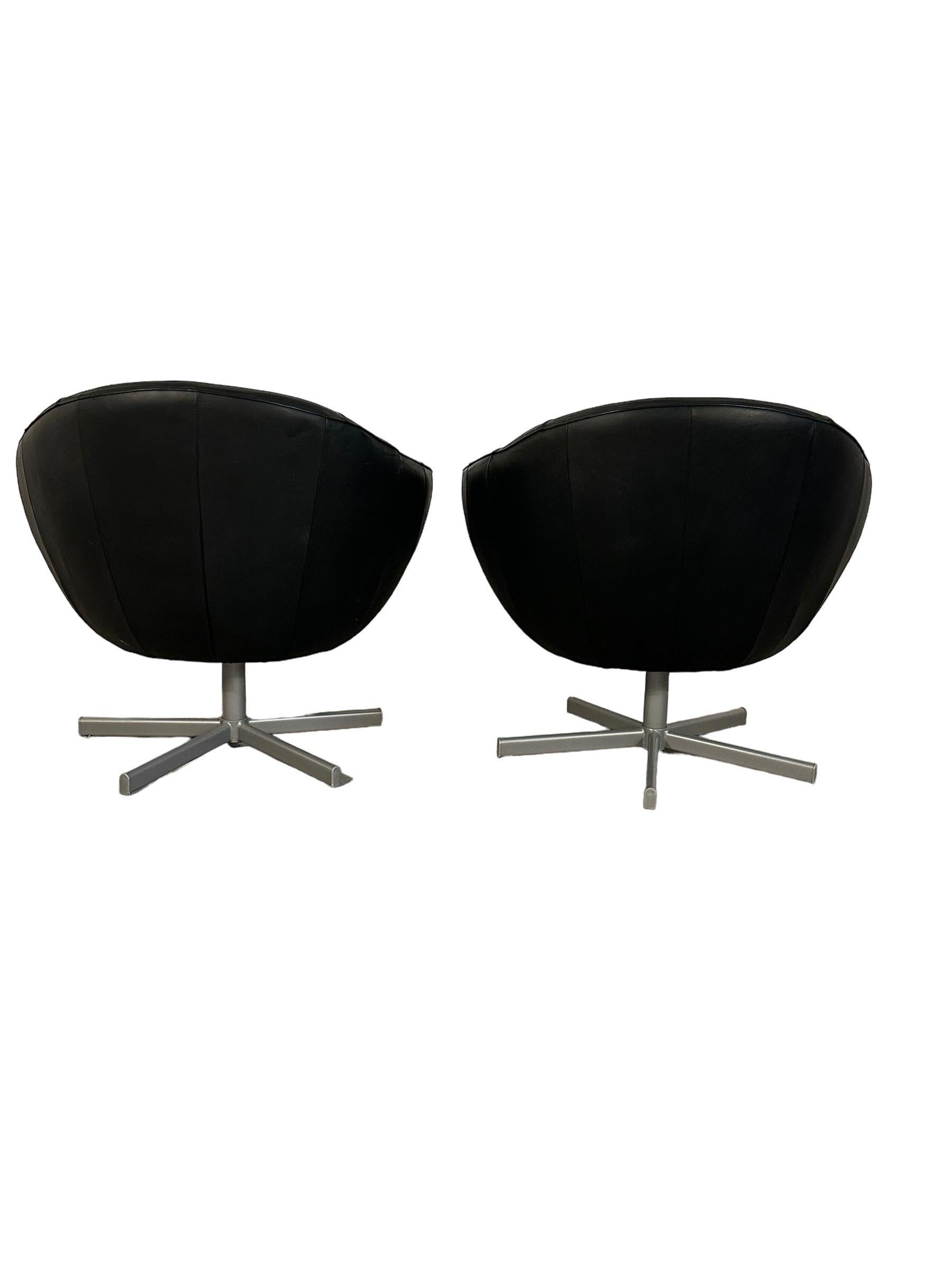 20th Century Pair Mid Century Modern Swiveling Leather Pod Chairs For Sale