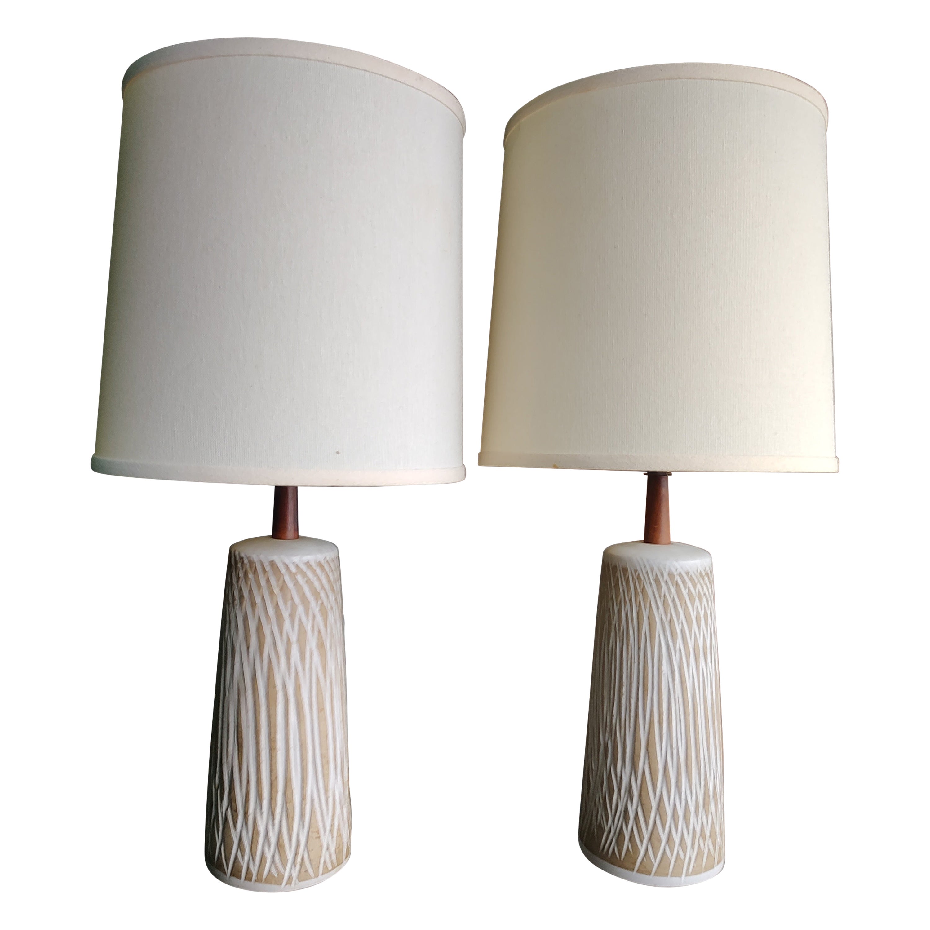 Pareja de lámparas de sobremesa modernas de mediados de siglo de Gordon & Jane Martz con pantallas originales Estadounidense en venta