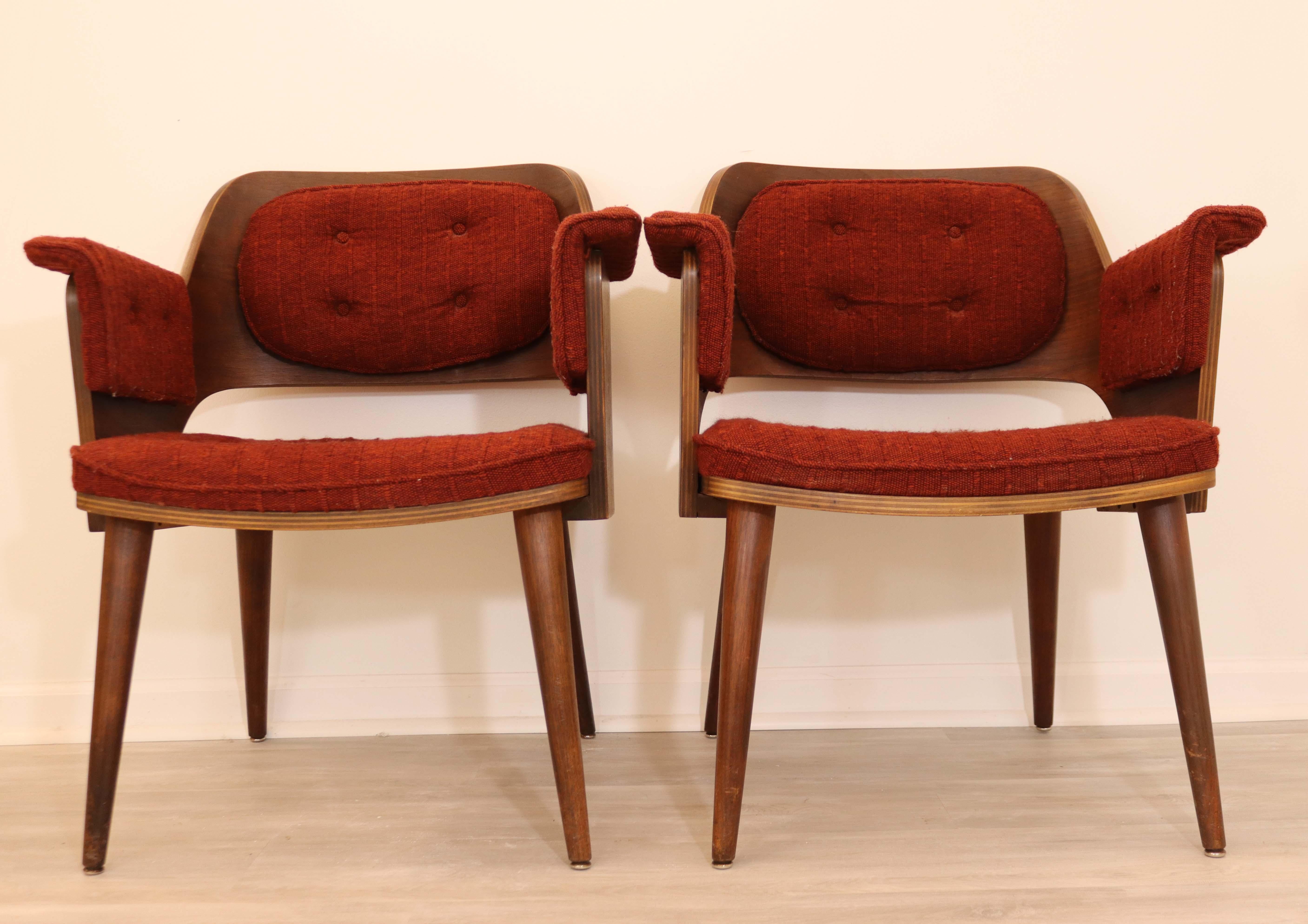 Pair Mid Century Modern Taylor Chair Co. Upholstered In Good Condition In Keego Harbor, MI