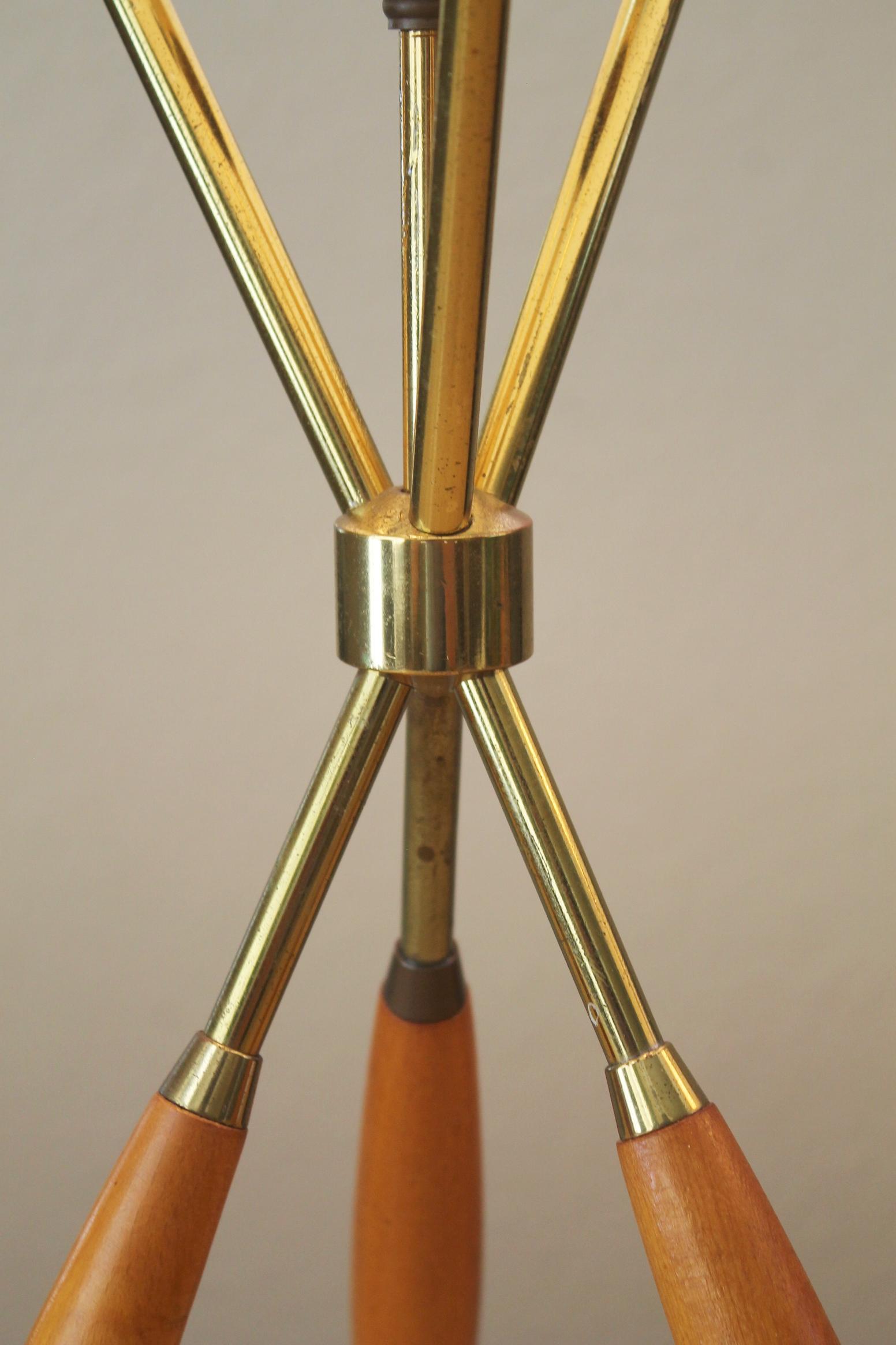 20ième siècle Paire de lampes tripodes Modernity Lightolier Gerald Thurston Atomic 1950s en vente