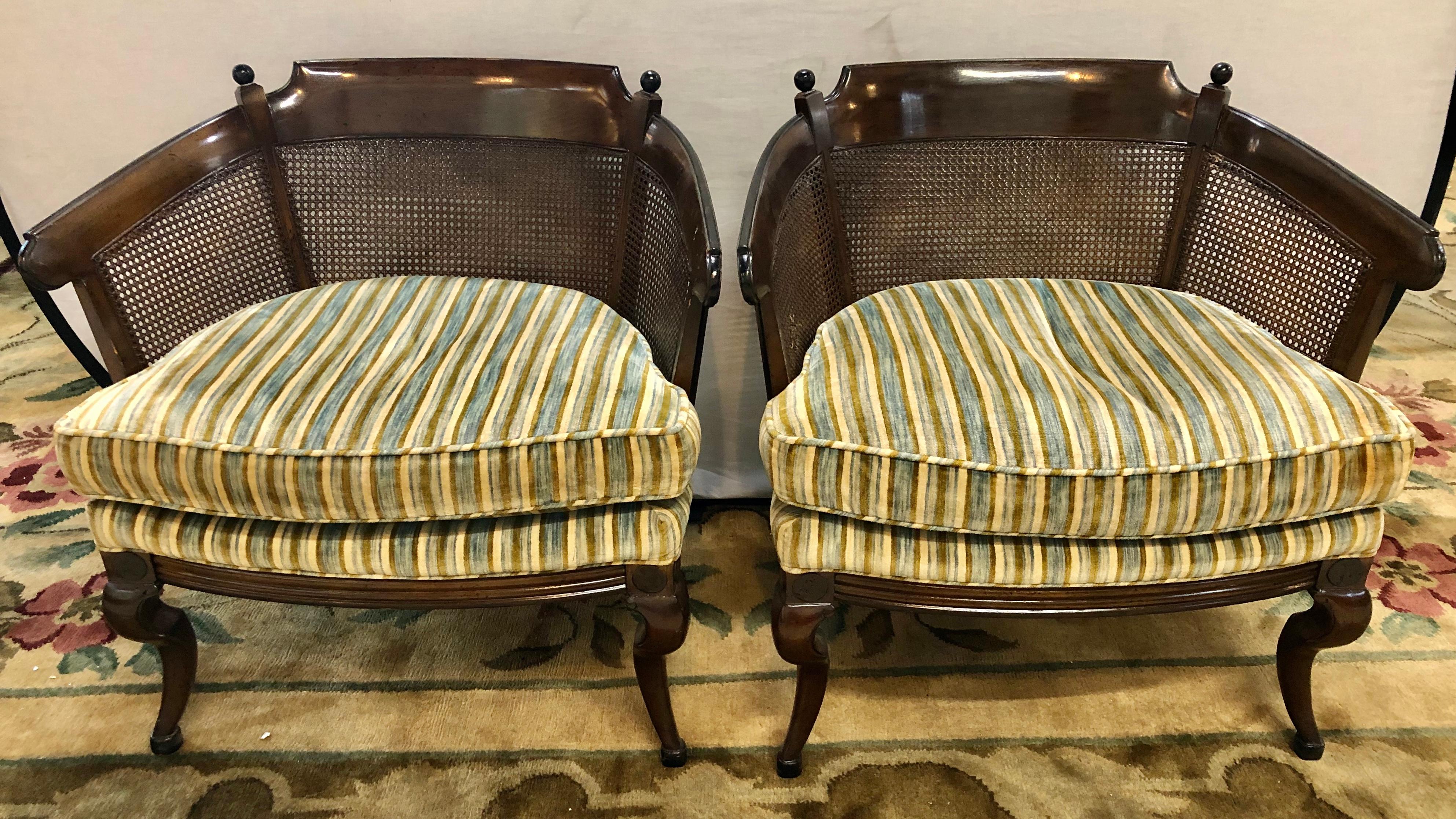 Pair of Mid-Century Modern Tub Chairs in Striped Upholstery with Cushion In Good Condition In Stamford, CT