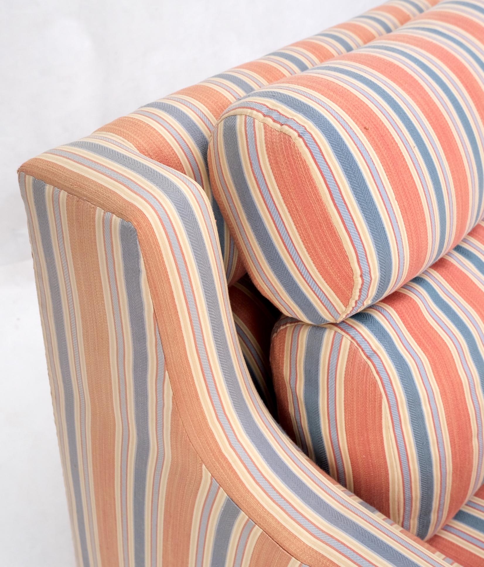 Paire de fauteuils club flottants modernes du milieu du siècle dernier, à base en lucite en vente 3