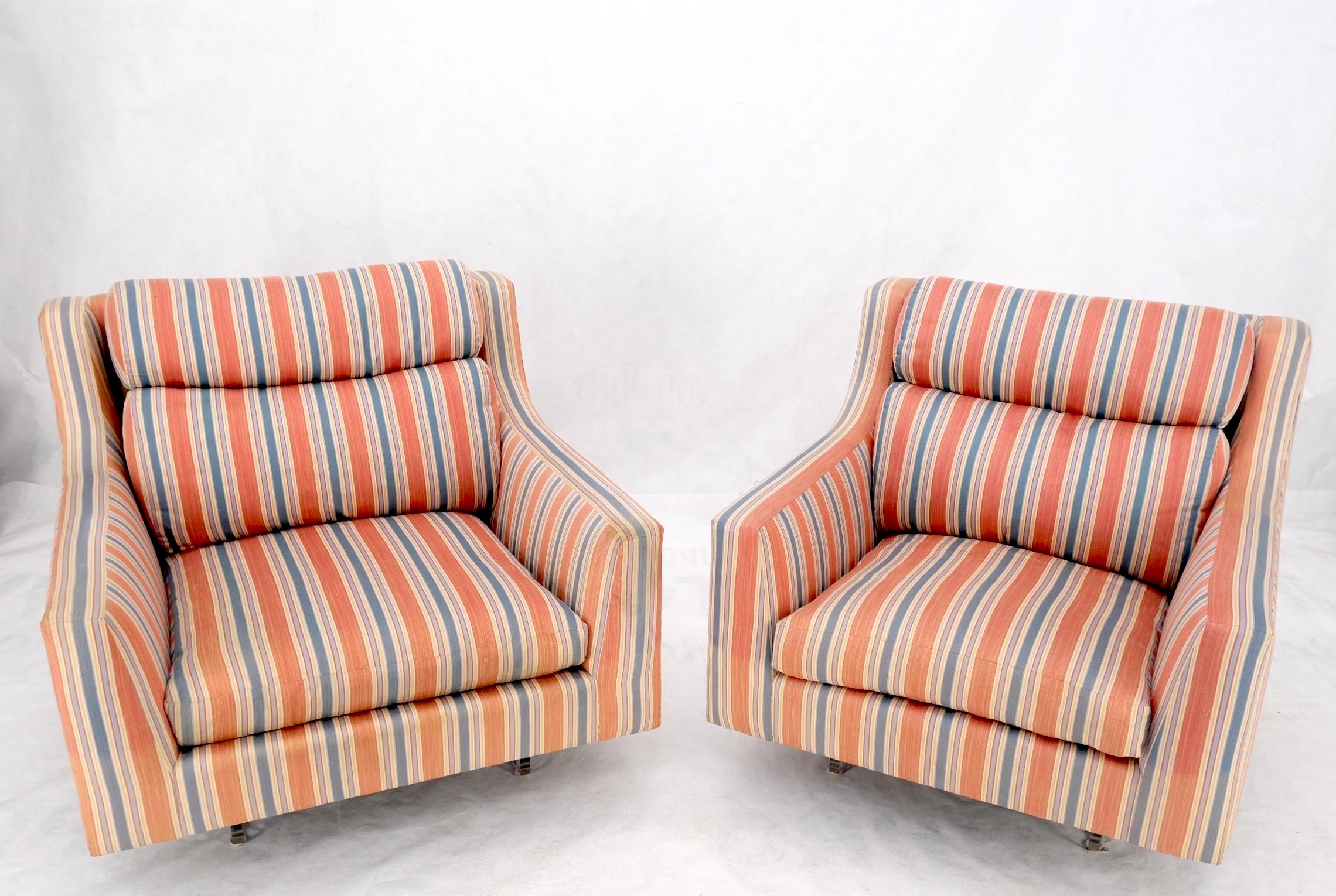 Paire de fauteuils club flottants modernes du milieu du siècle dernier, à base en lucite en vente 8