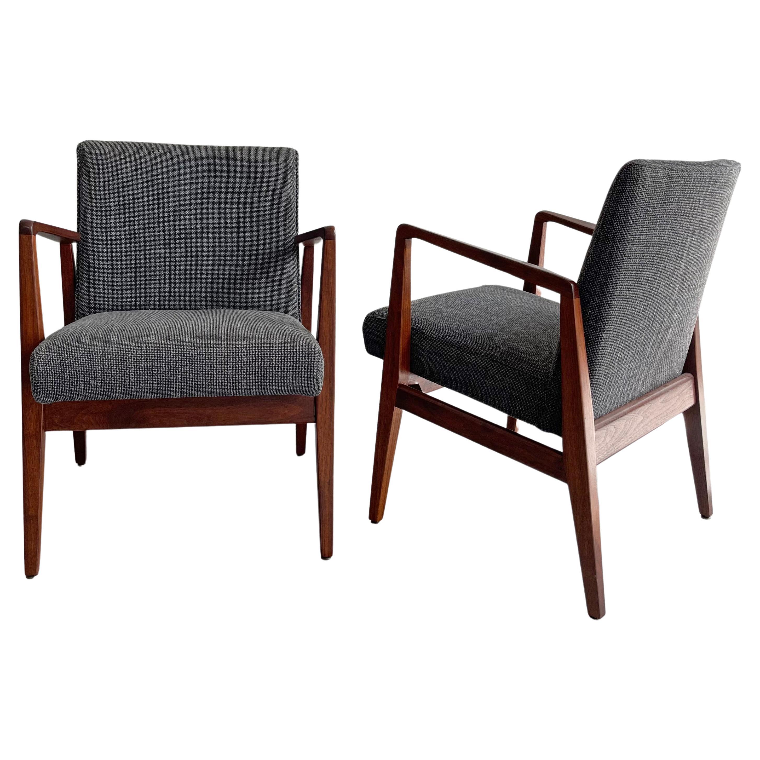 Pair Mid-Century Modern Walnut Armchairs by Jens Risom For Sale 3