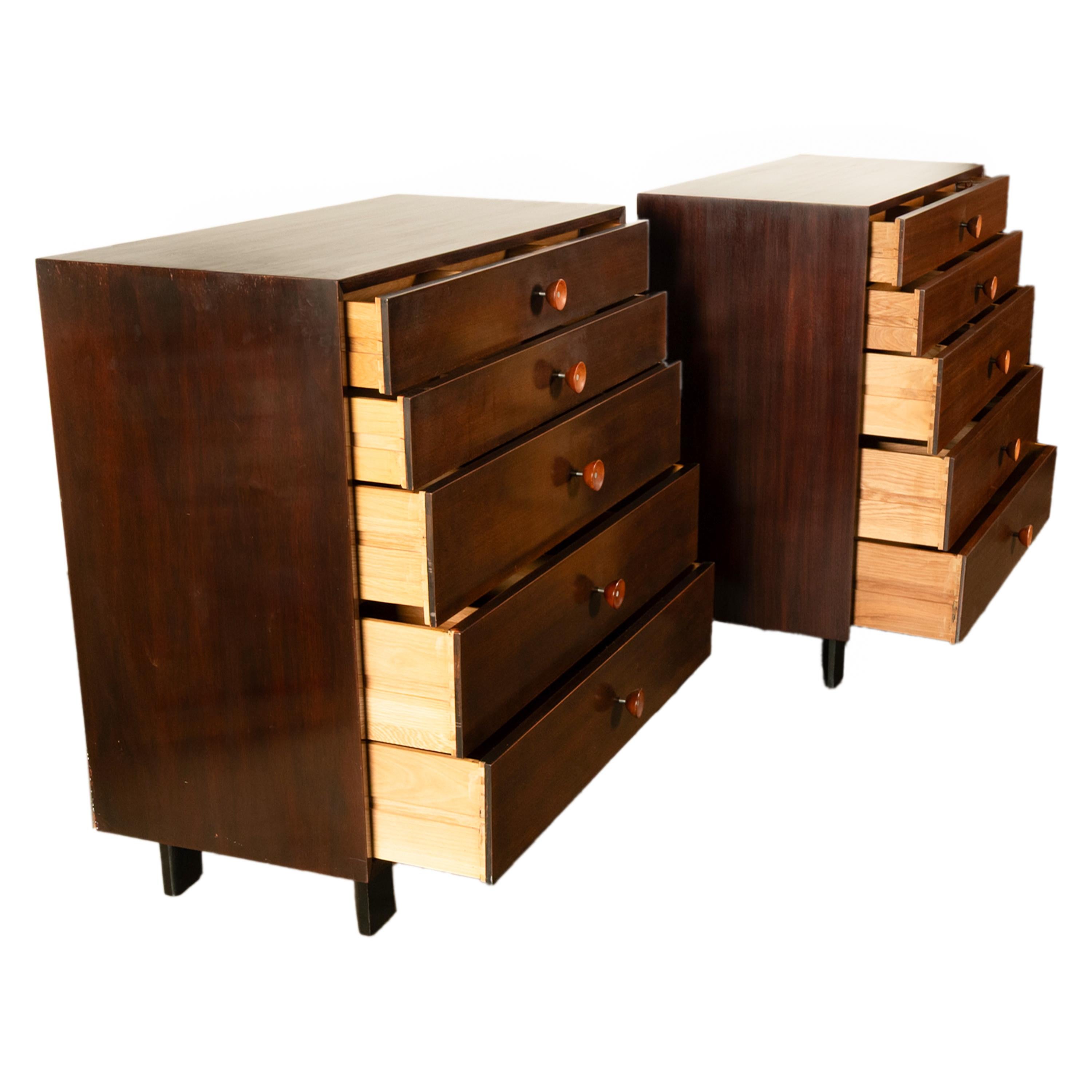Ein Paar moderne Kommoden aus Nussbaumholz, Mid-Century Modern, George Nelson Herman Miller 1955 im Zustand „Gut“ in Portland, OR