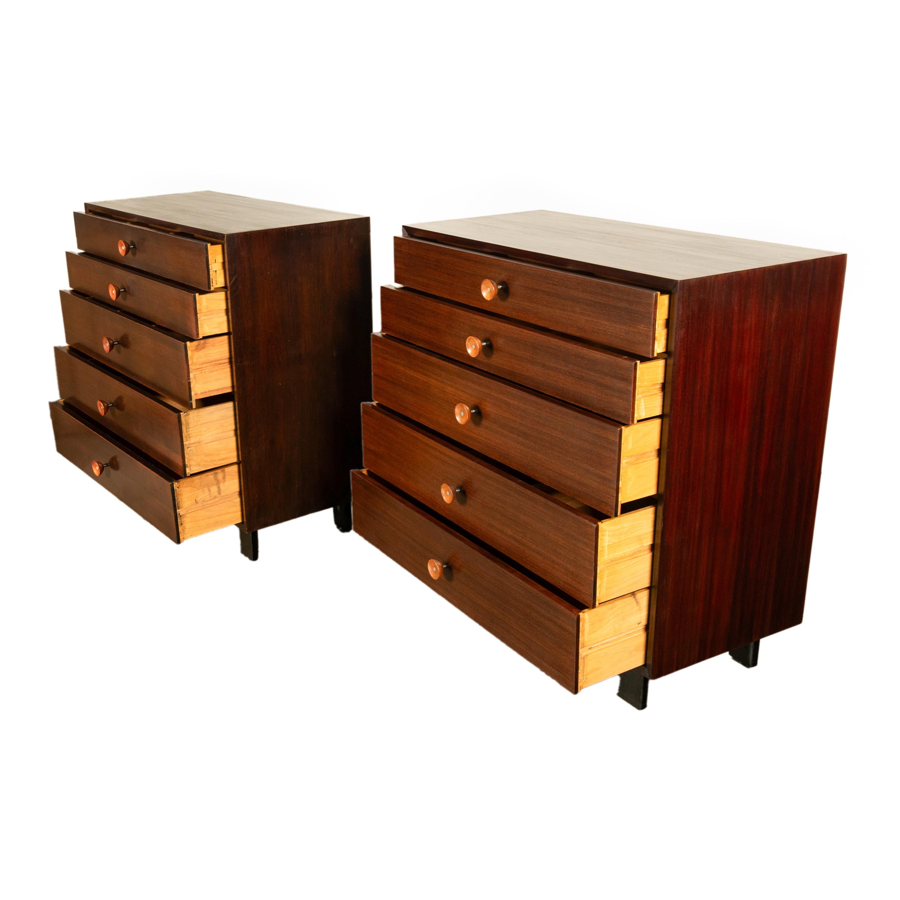 Ein Paar moderne Kommoden aus Nussbaumholz, Mid-Century Modern, George Nelson Herman Miller 1955 (Mitte des 20. Jahrhunderts)