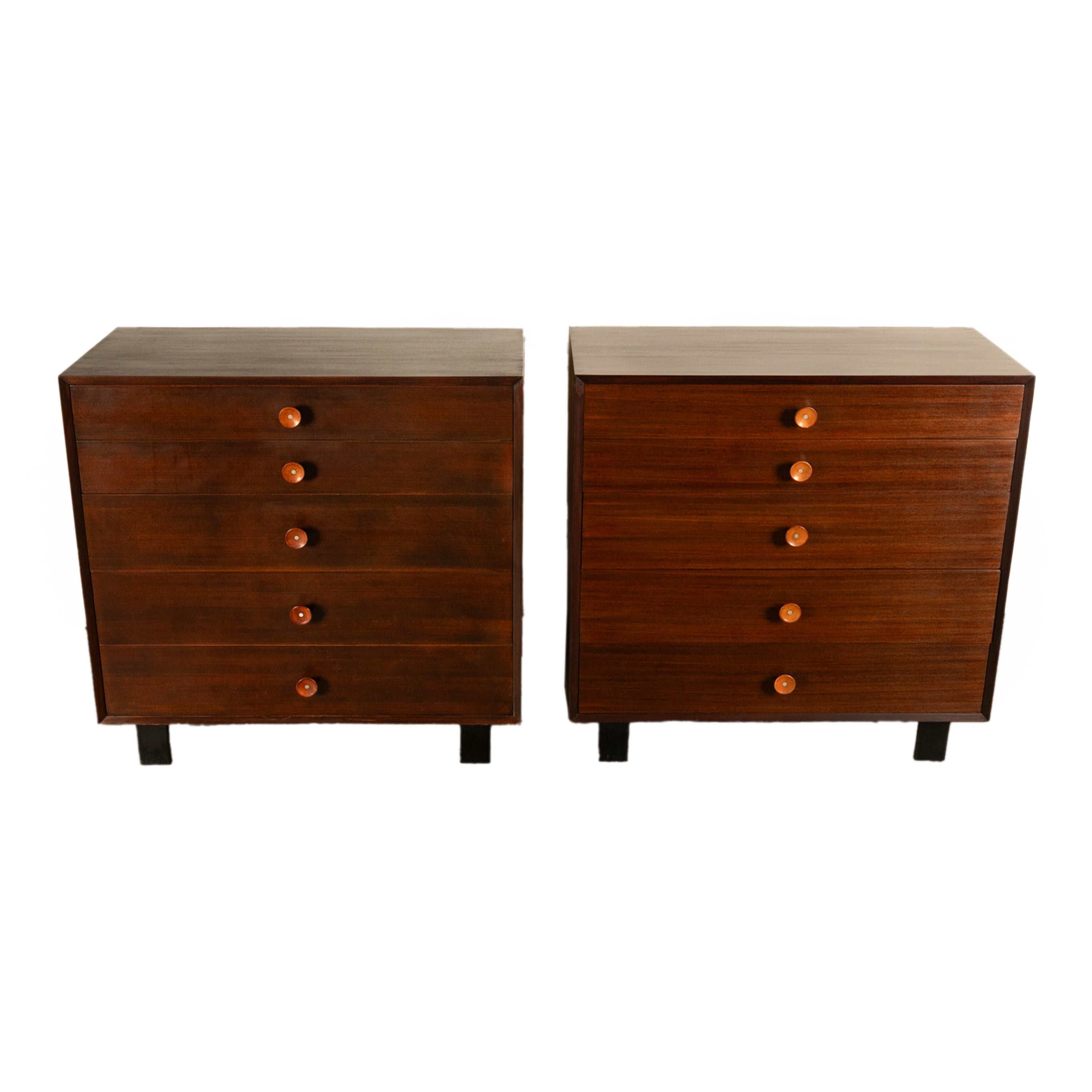 Ein Paar moderne Kommoden aus Nussbaumholz, Mid-Century Modern, George Nelson Herman Miller 1955 1
