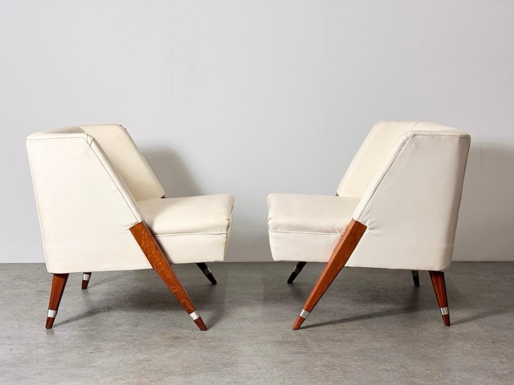 Incredible pair of rare sculptural lounge chairs in the manner of Gio Ponti circa 1950s

Squared upholstered seat with exposed walnut angled legs and aluminum banding detail
Original fabric in need of re upholstery

27 inch width
28 inch depth
27.5