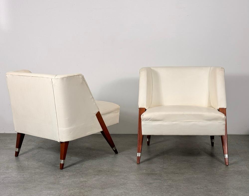 Mid-Century Modern Pair Mid Century Modern Walnut Lounge Chairs In the Style of Gio Ponti 1950s For Sale