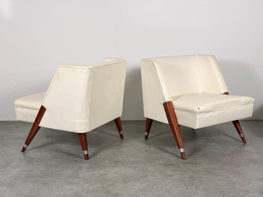 Paar moderne Loungesessel aus Nussbaumholz im Stil von Gio Ponti aus der Mitte des Jahrhunderts, 1950er Jahre (Unbekannt) im Angebot