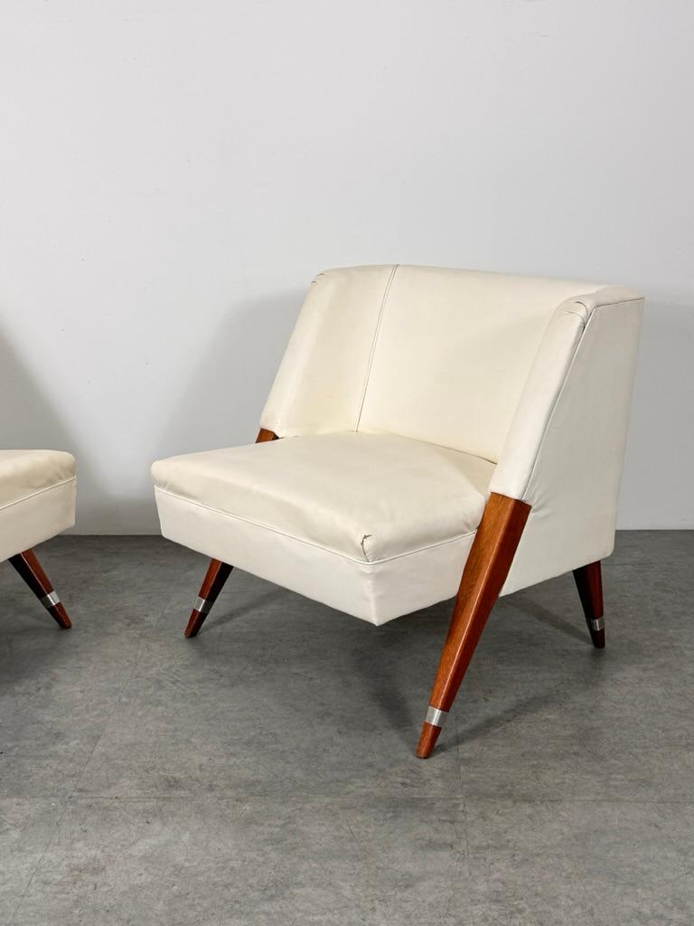 Mid-20th Century Pair Mid Century Modern Walnut Lounge Chairs In the Style of Gio Ponti 1950s For Sale