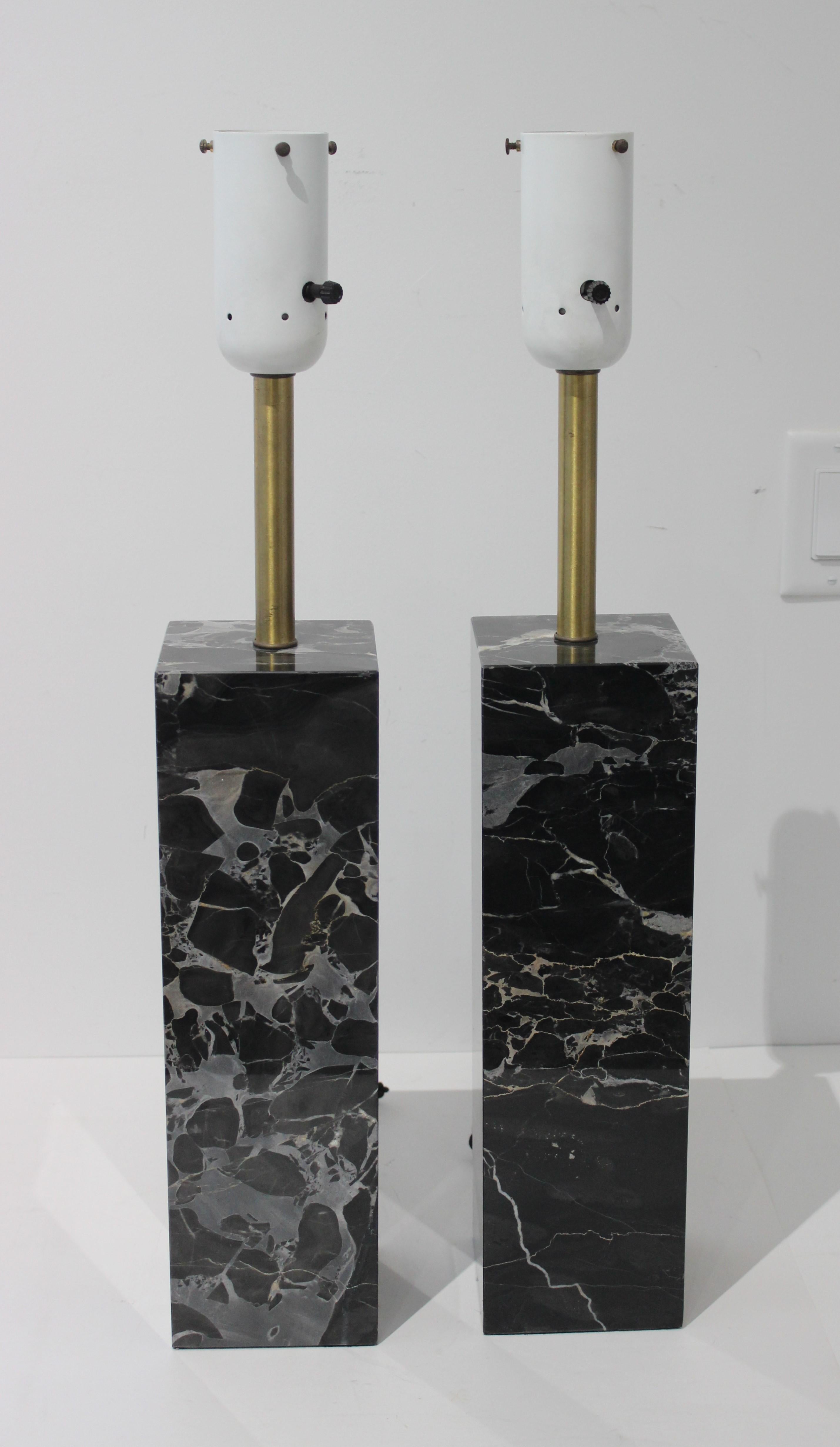 Pair Mid-Century Modern Walter Von Nessen Table Lamps in Black Variegated Marble In Good Condition For Sale In West Palm Beach, FL