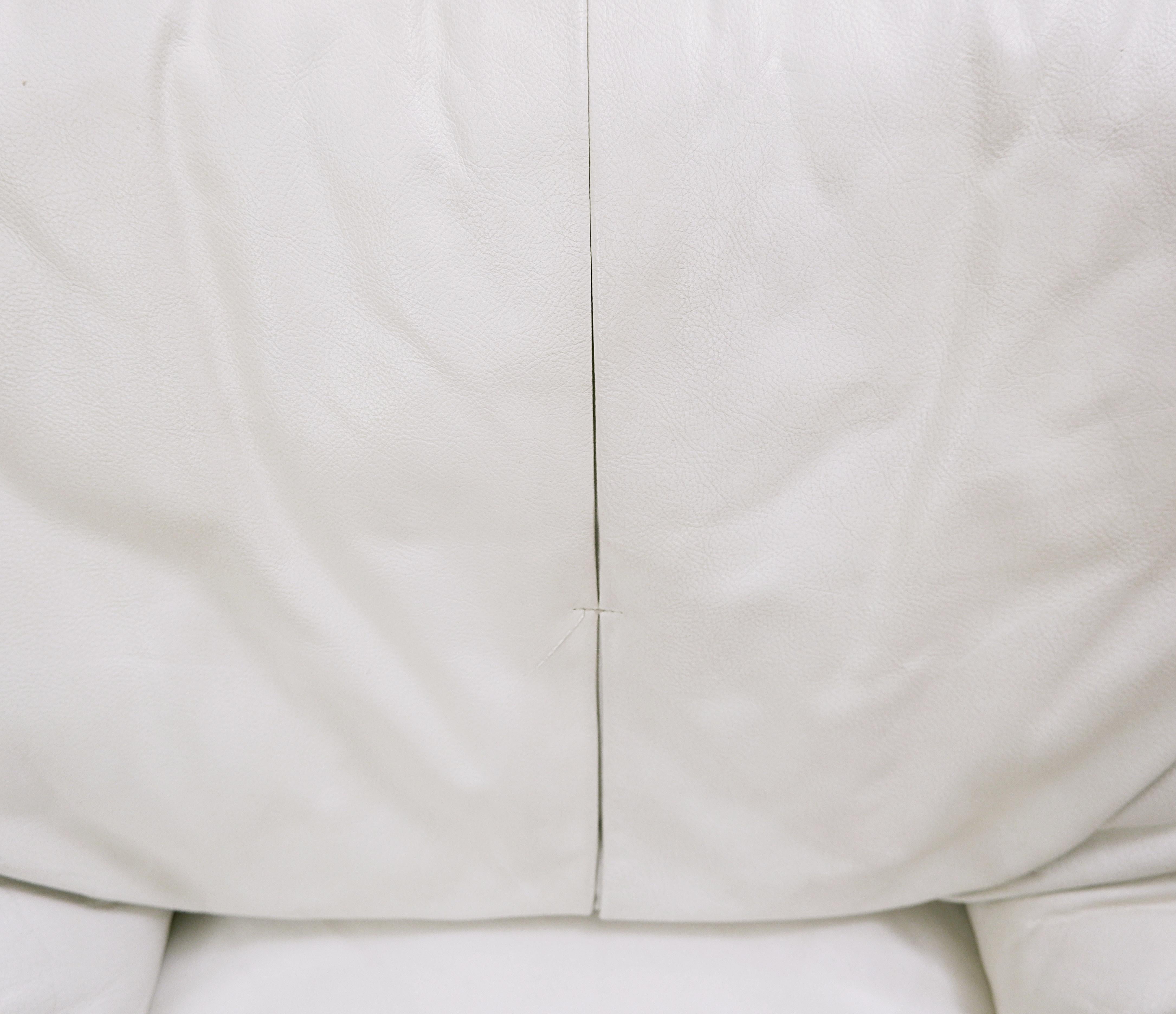 Italian Pair Mid-Century Modern White Leather Armchairs, 1980s