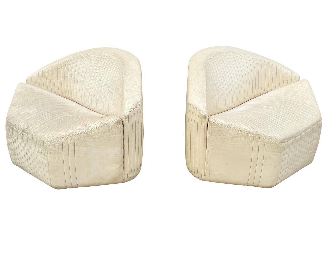 Italian Pair Mid-Century Modern White Leather Slipper Lounge Chairs by Giovanni Offredi For Sale