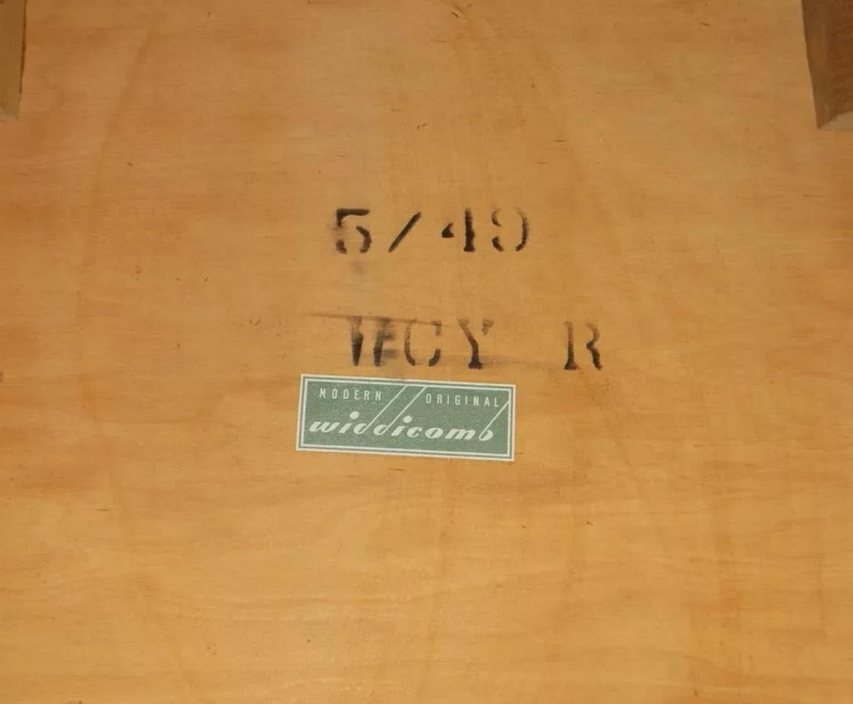 Milieu du XXe siècle Paire de tables de nuit Widdicomb blondes de style mi-siècle moderne en vente