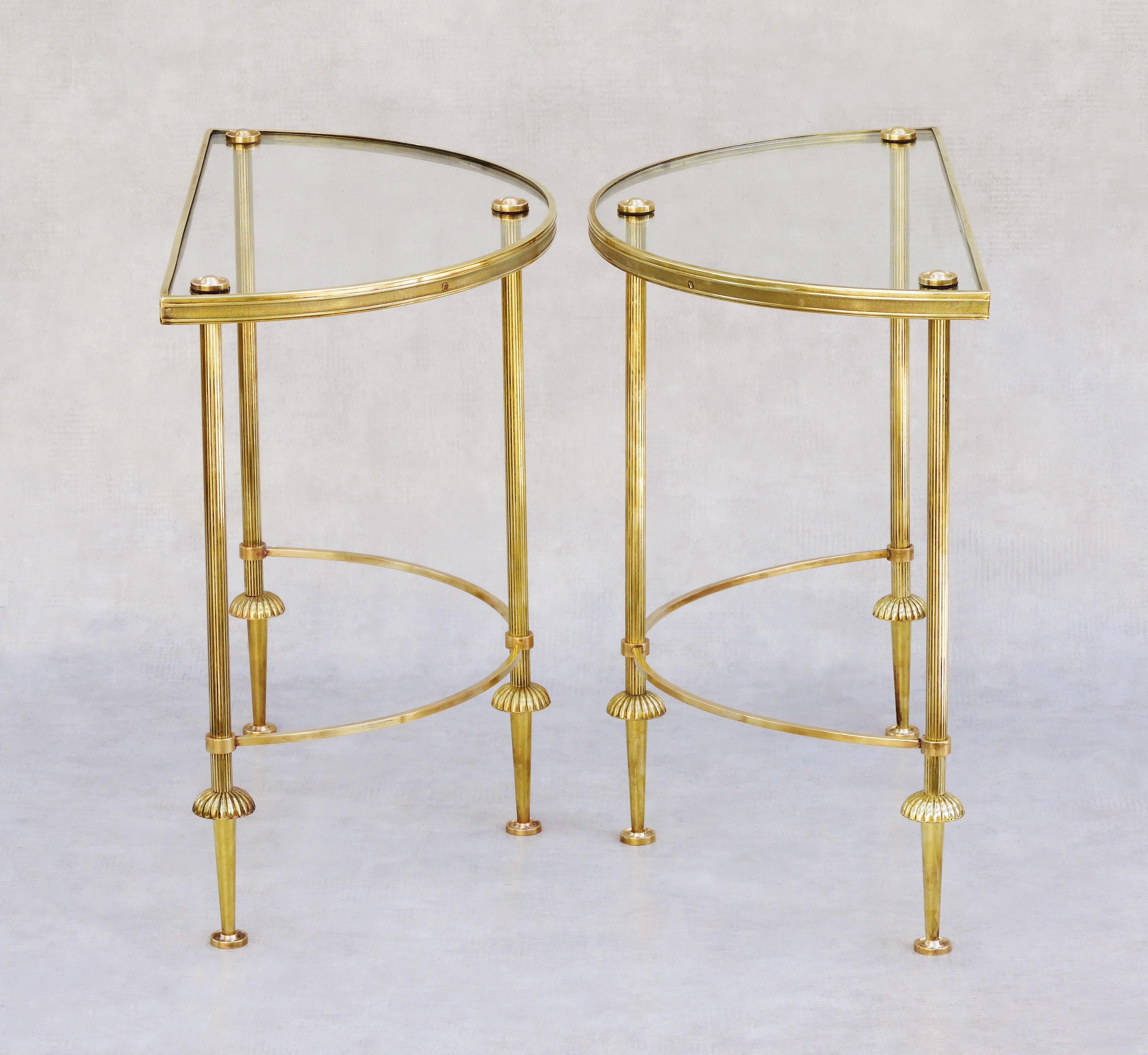 Pair Mid-Century Neoclassical Brass & Glass Demi-Lune Side/EndTables/Nightstands In Good Condition For Sale In Trensacq, FR