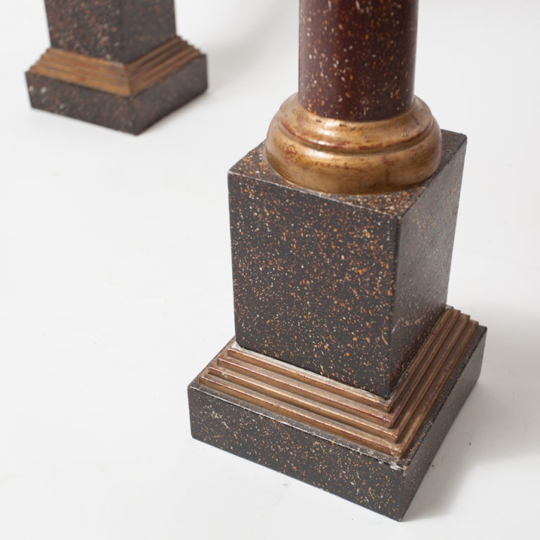 Neoklassizistische Tischlampen aus Metall und Phorphyr aus der Mitte des Jahrhunderts im Jansen-Stil, Paar (20. Jahrhundert) im Angebot