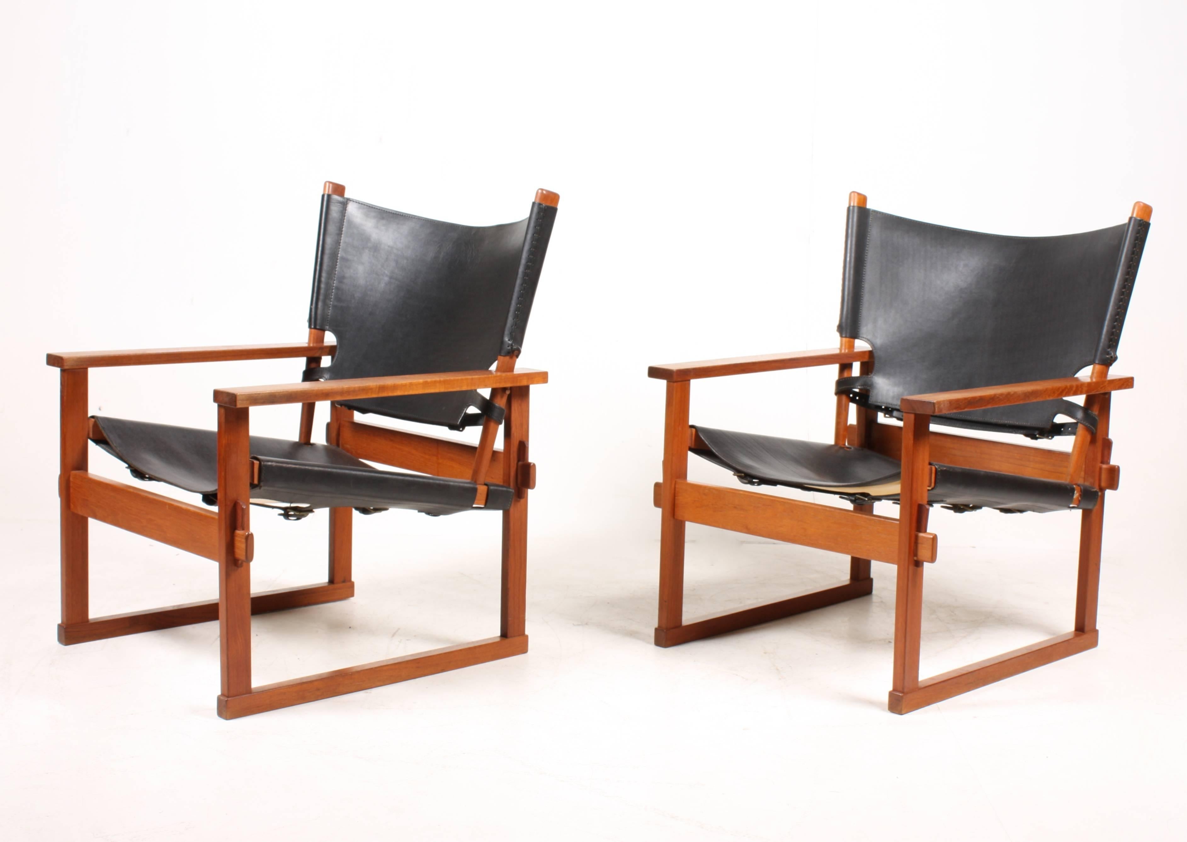 Pair of rare lounge chairs in solid teak and patinated black leather designed by Kai Winding for Poul Hundevad / Vamdrup Denmark in the 1960s. The chairs are in very nice quality and all original condition.