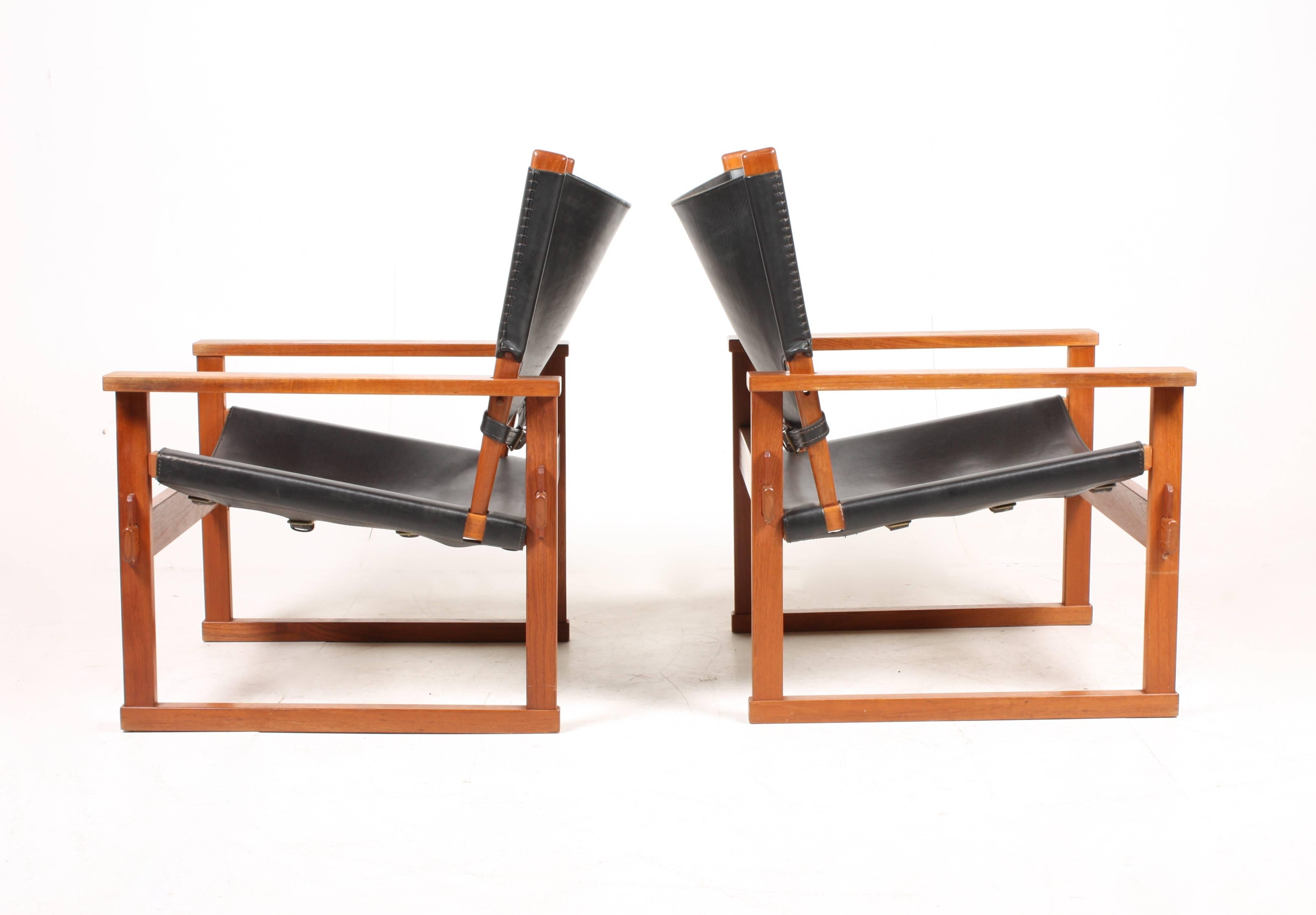 Hand-Crafted Pair of Midcentury of Lounge Chairs in Leather and Teak Made in Denmark