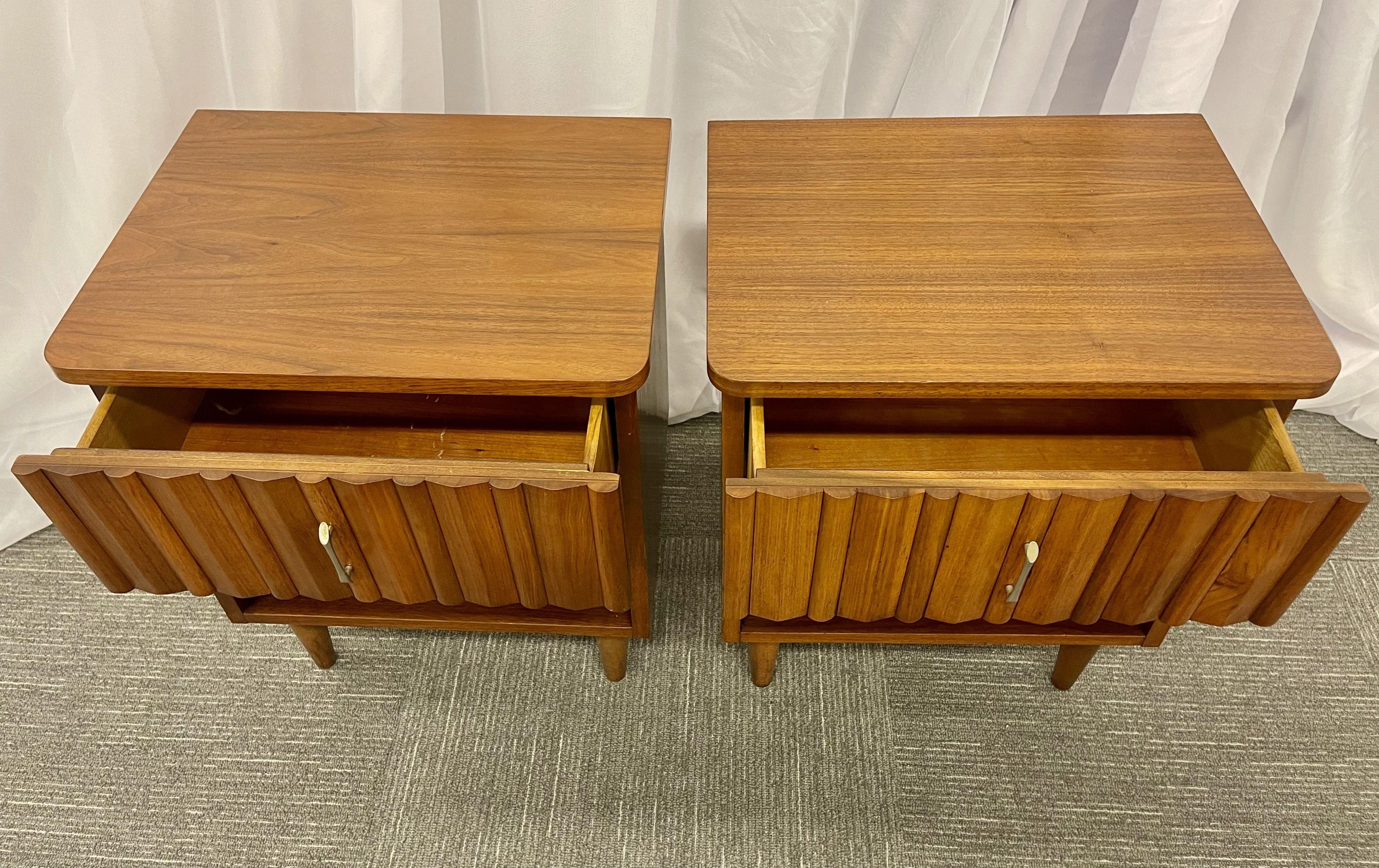 Pair Mid-Century Open Nightstands, Side / End Tables, American, Walnut, 1960s For Sale 1