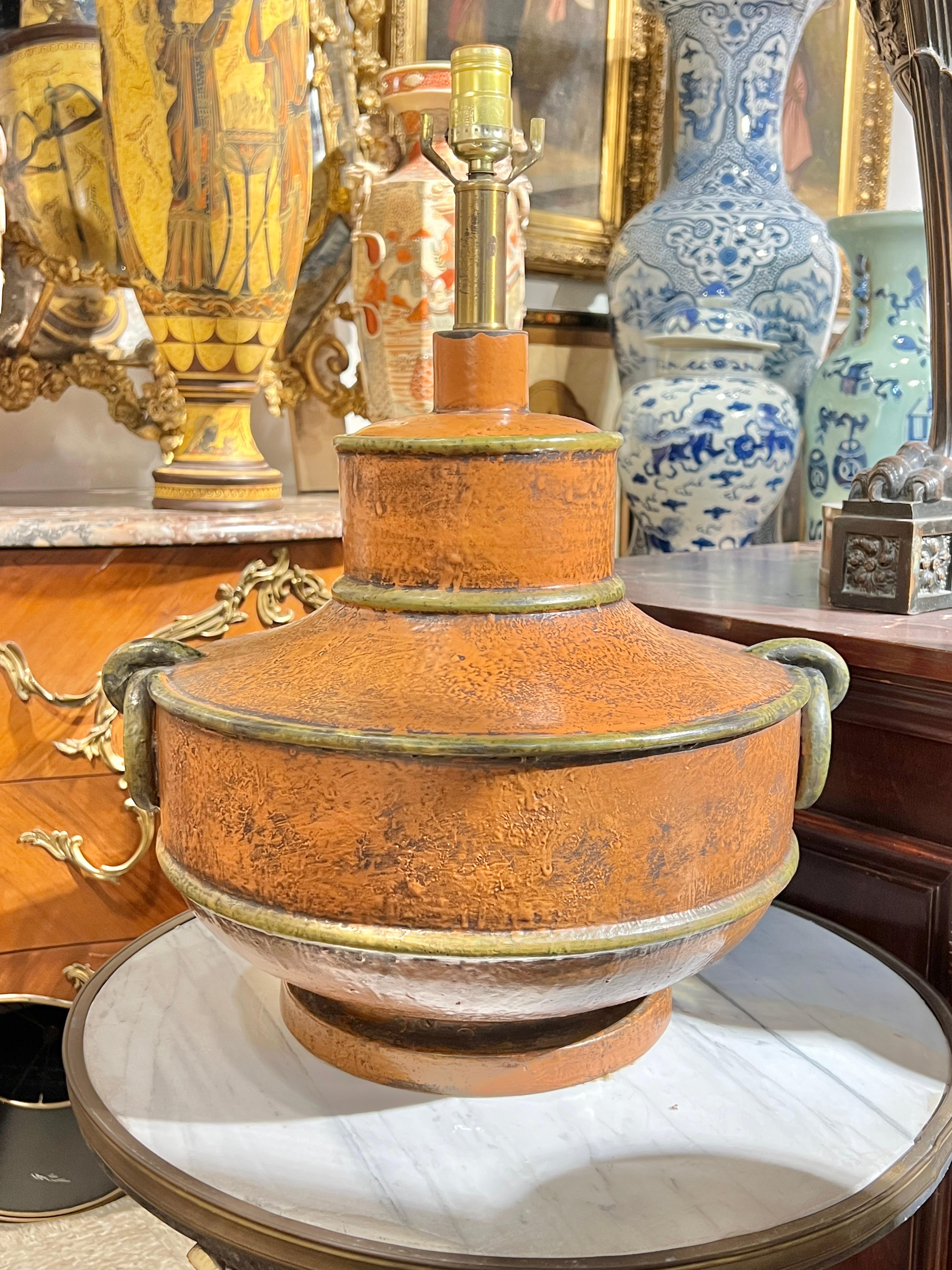 Vernissé Paire de lampes de table en céramique émaillée orientale du milieu du siècle dernier en vente