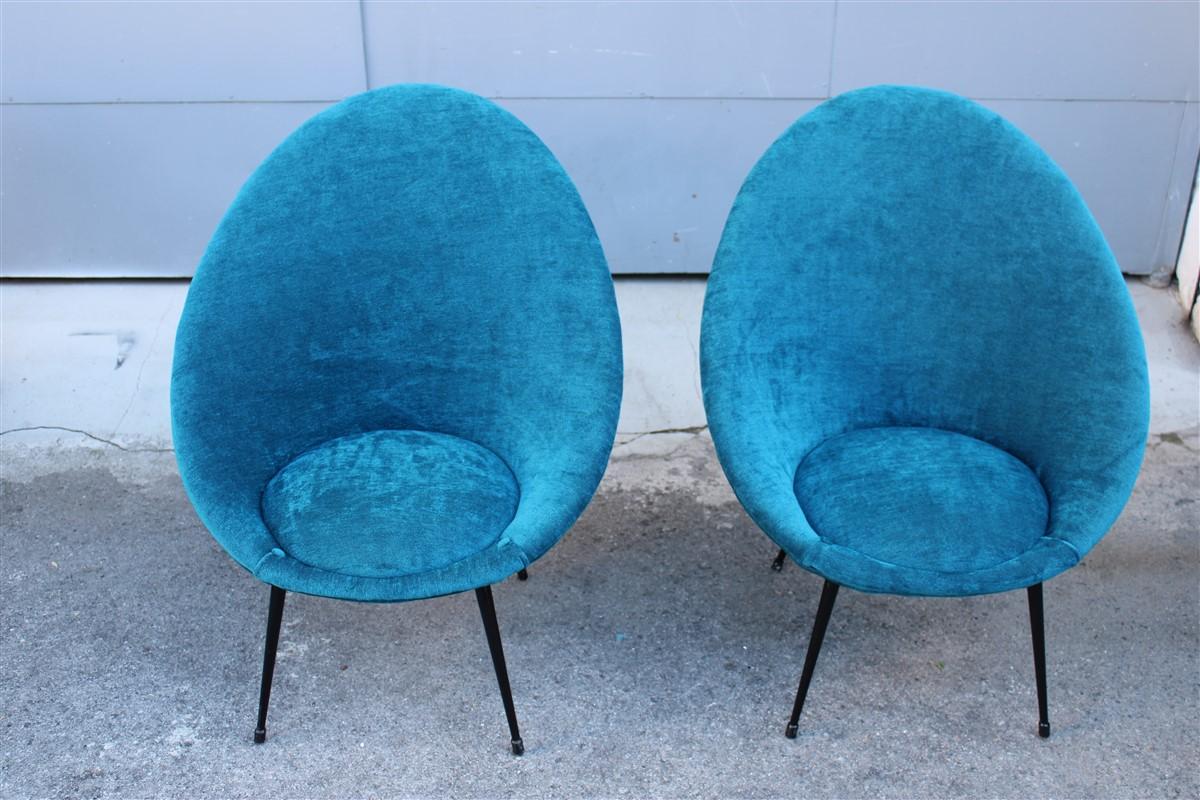 Pair Mid-Century Oval Egg Chairs Blu Velvet Ico Parisi Style Italian Design 1950 In Good Condition For Sale In Palermo, Sicily
