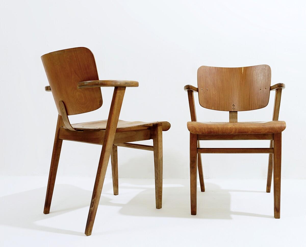 Paire de chaises en hêtre contreplaqué du milieu du siècle dernier en vente 4