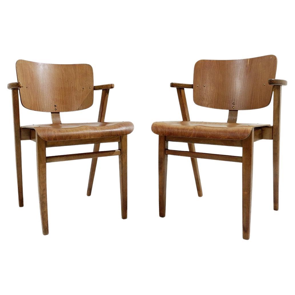 Paire de chaises en hêtre contreplaqué du milieu du siècle dernier en vente
