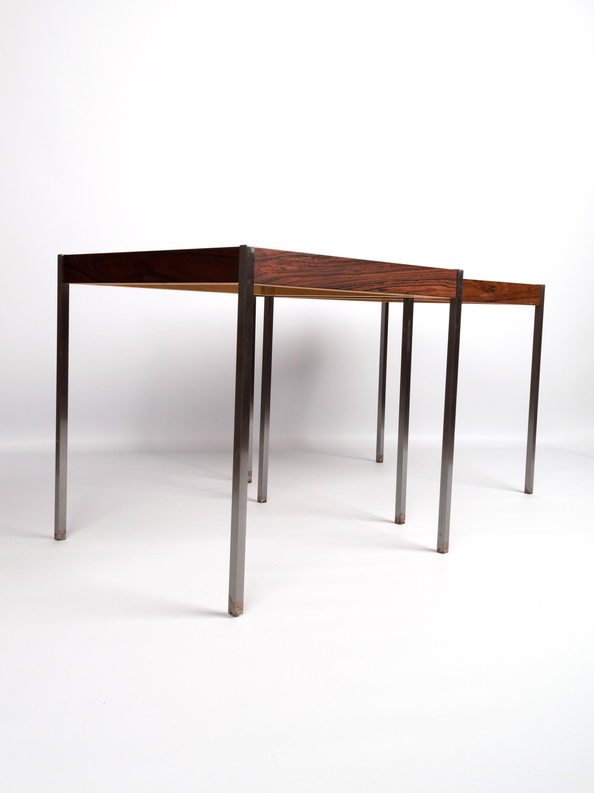 Milieu du XXe siècle Paire de tables d'appoint en palissandre du milieu du sicle dernier par Uno & sten Kristiansson pour Luxus en vente