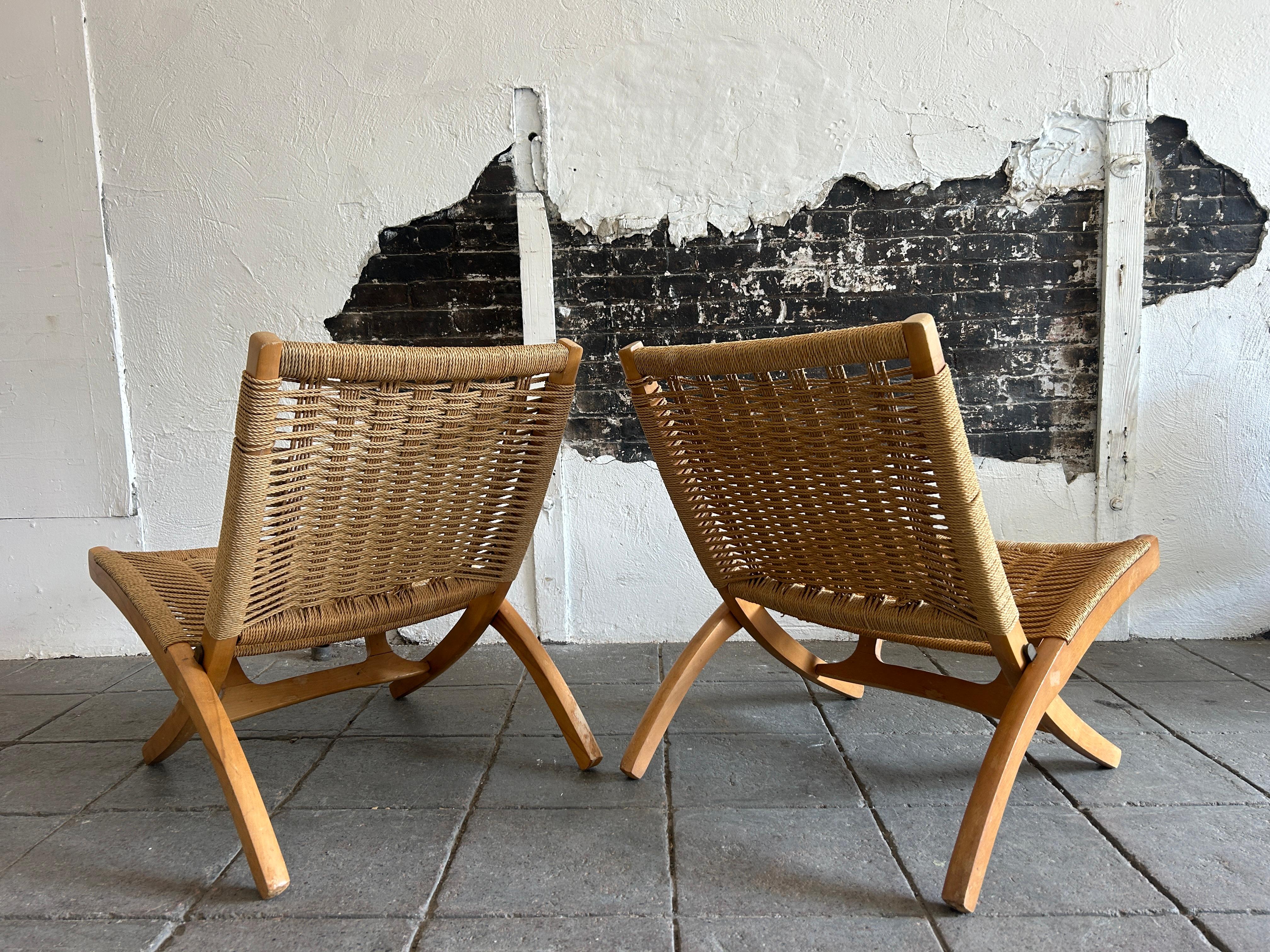 Mid-20th Century Pair Mid Century Scandinavian Modern woven Papercord folding lounge chairs For Sale